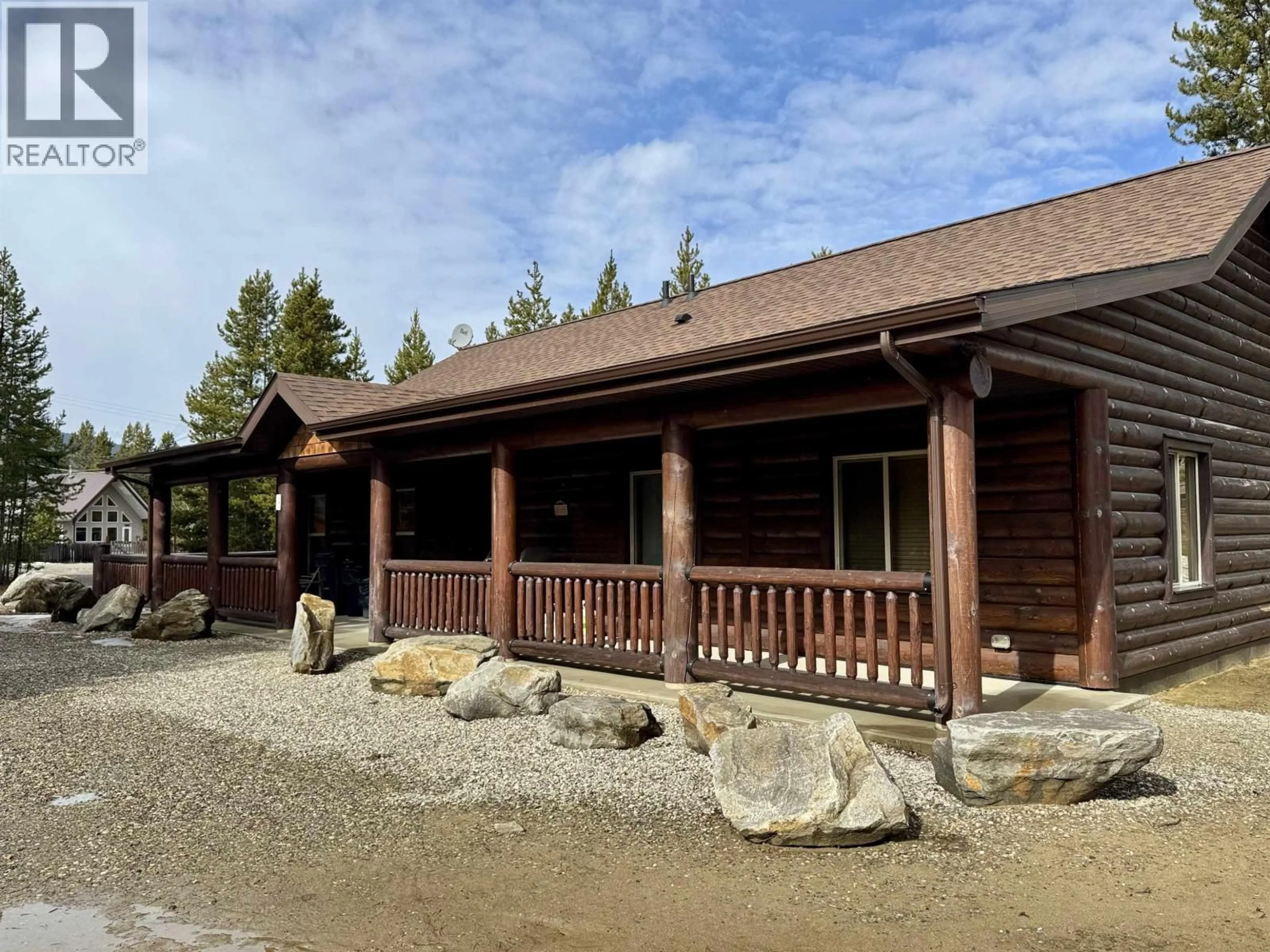 Patio, building for 1959 CRANBERRY PLACE, Valemount British Columbia V0E2Z0