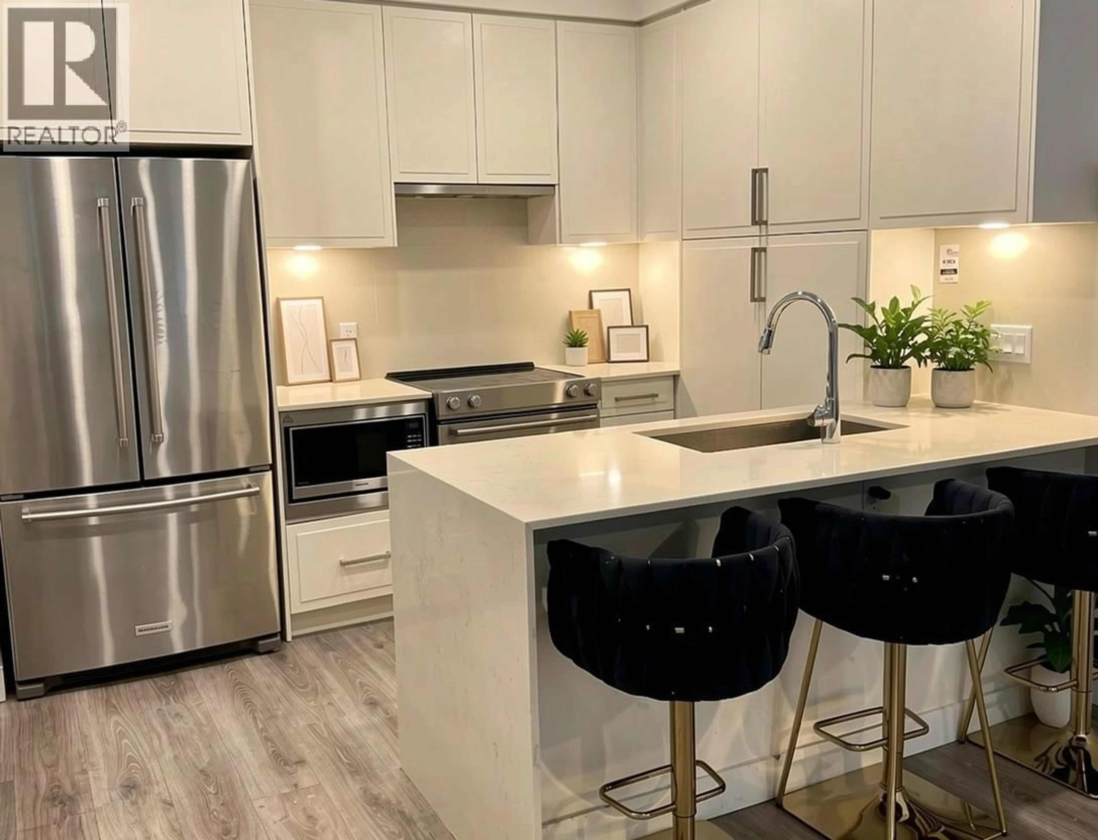 Open concept kitchen, unknown for 405 - 700 CLARKE ROAD, Coquitlam British Columbia V3J0K5