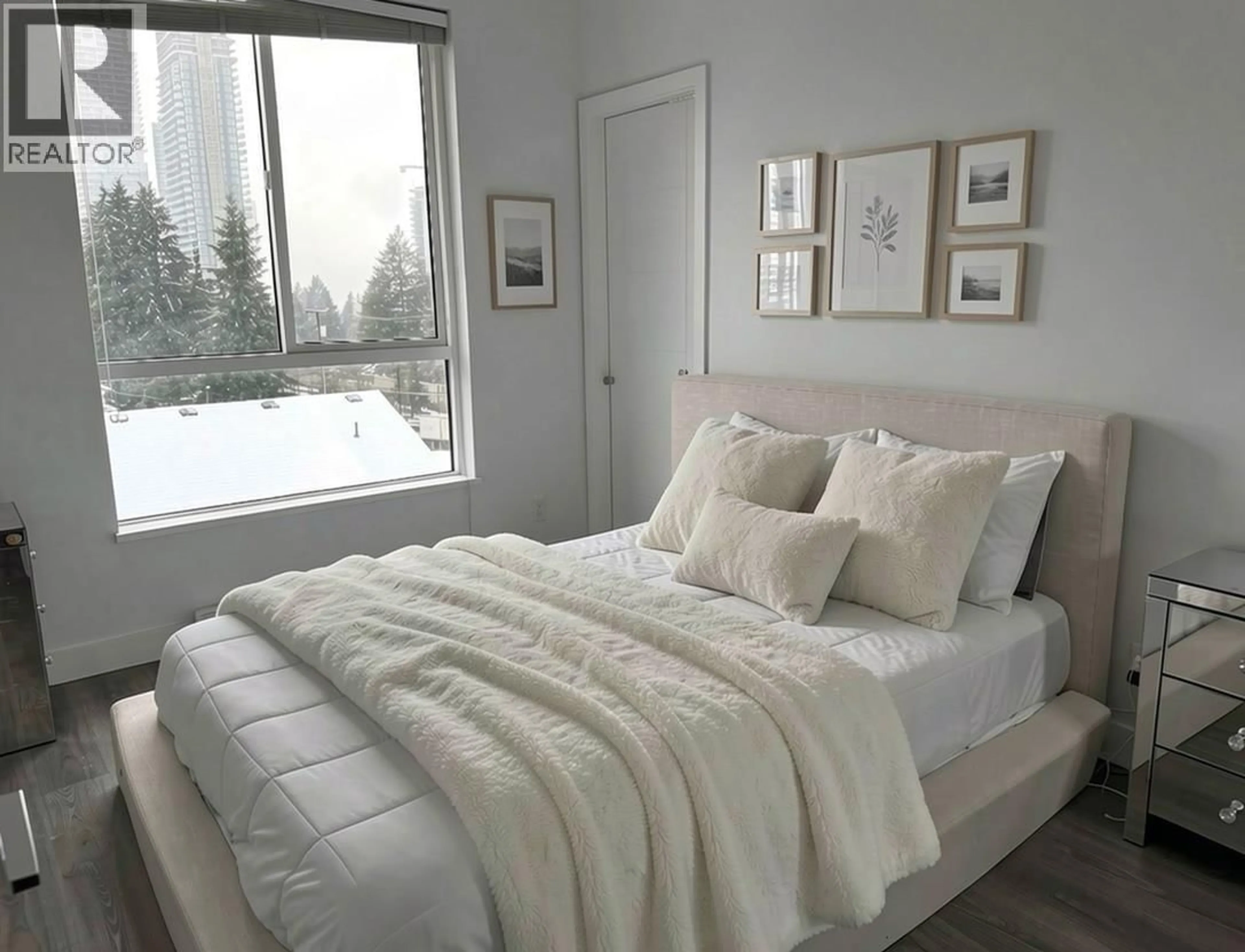 Bedroom with bed, unknown for 405 - 700 CLARKE ROAD, Coquitlam British Columbia V3J0K5