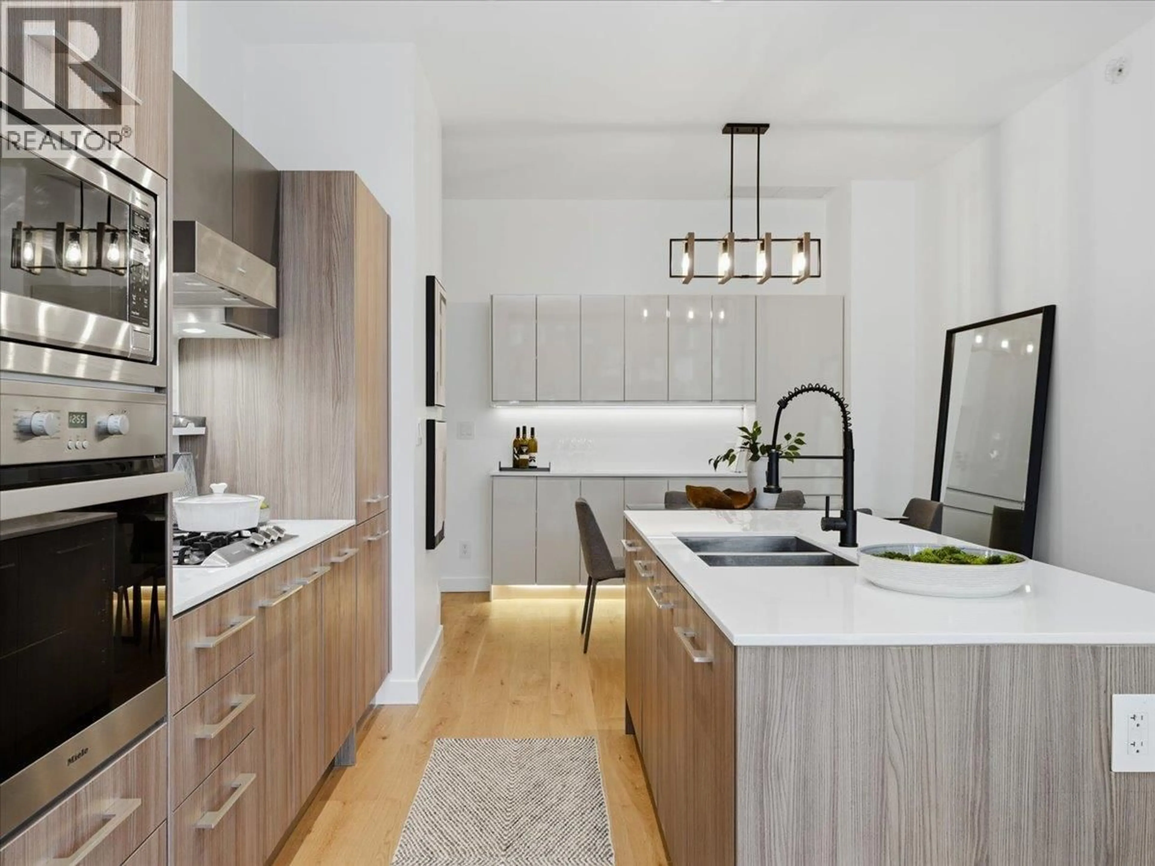 Contemporary kitchen, wood/laminate floor for 107 - 2221 30TH AVENUE, Vancouver British Columbia V5N0G6