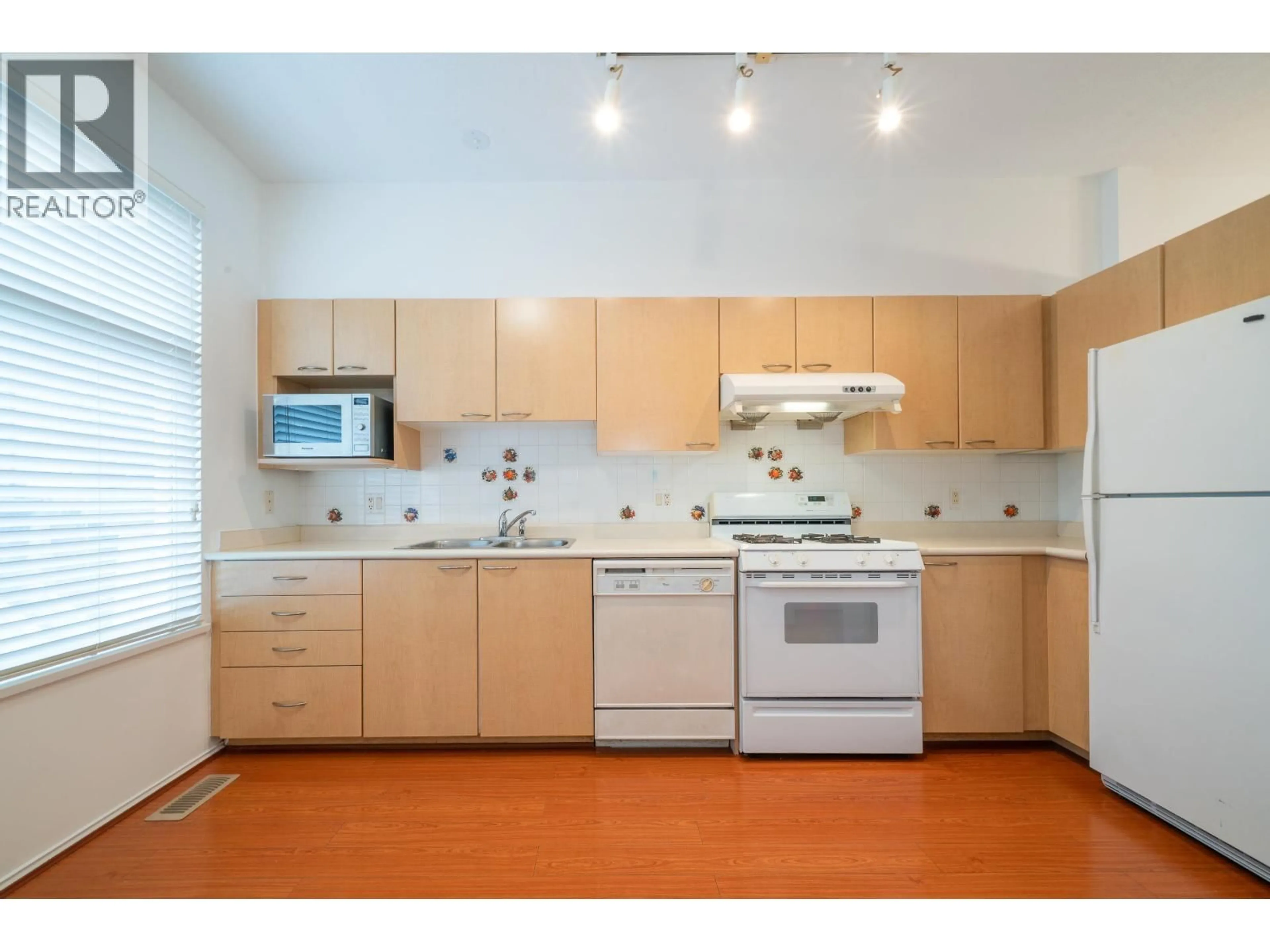 Standard kitchen, unknown for 83 - 3711 ROBSON COURT, Richmond British Columbia V7C5T8