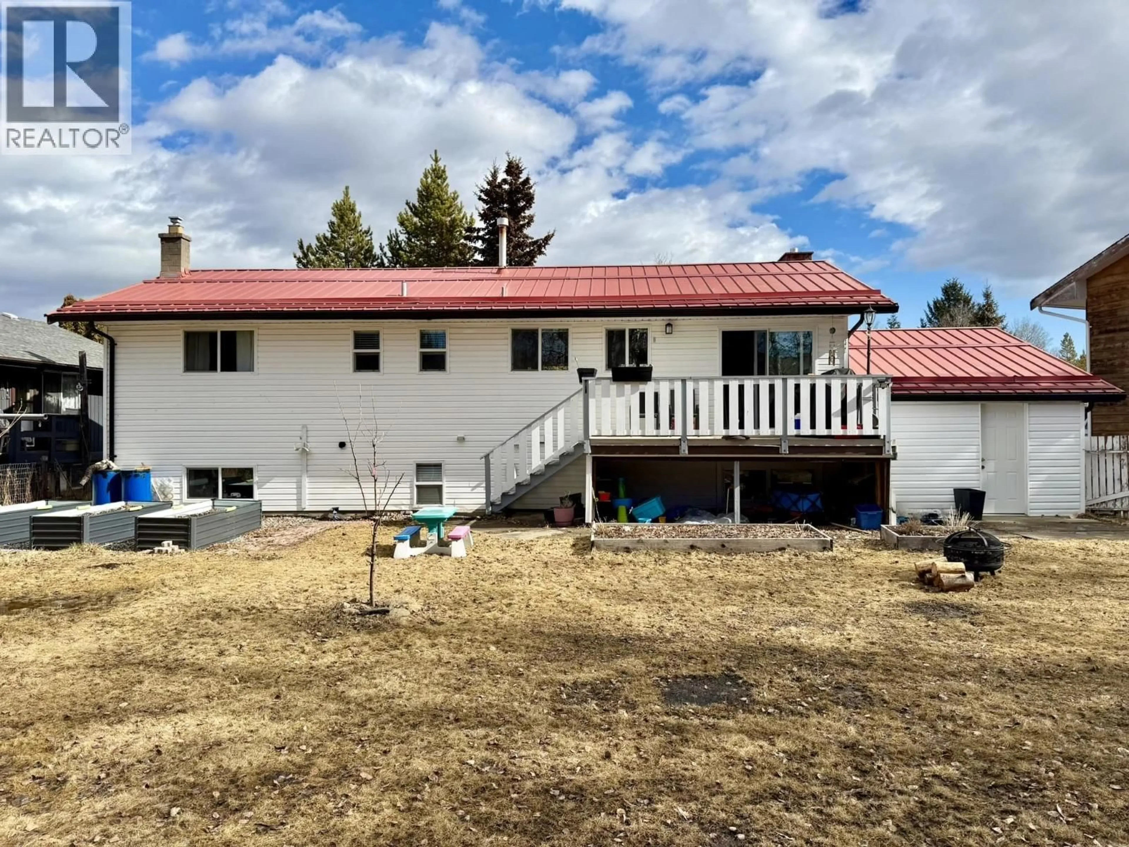 A pic from outside/outdoor area/front of a property/back of a property/a pic from drone, building for 393 BIRCH PLACE, 100 Mile House British Columbia V0K2E0