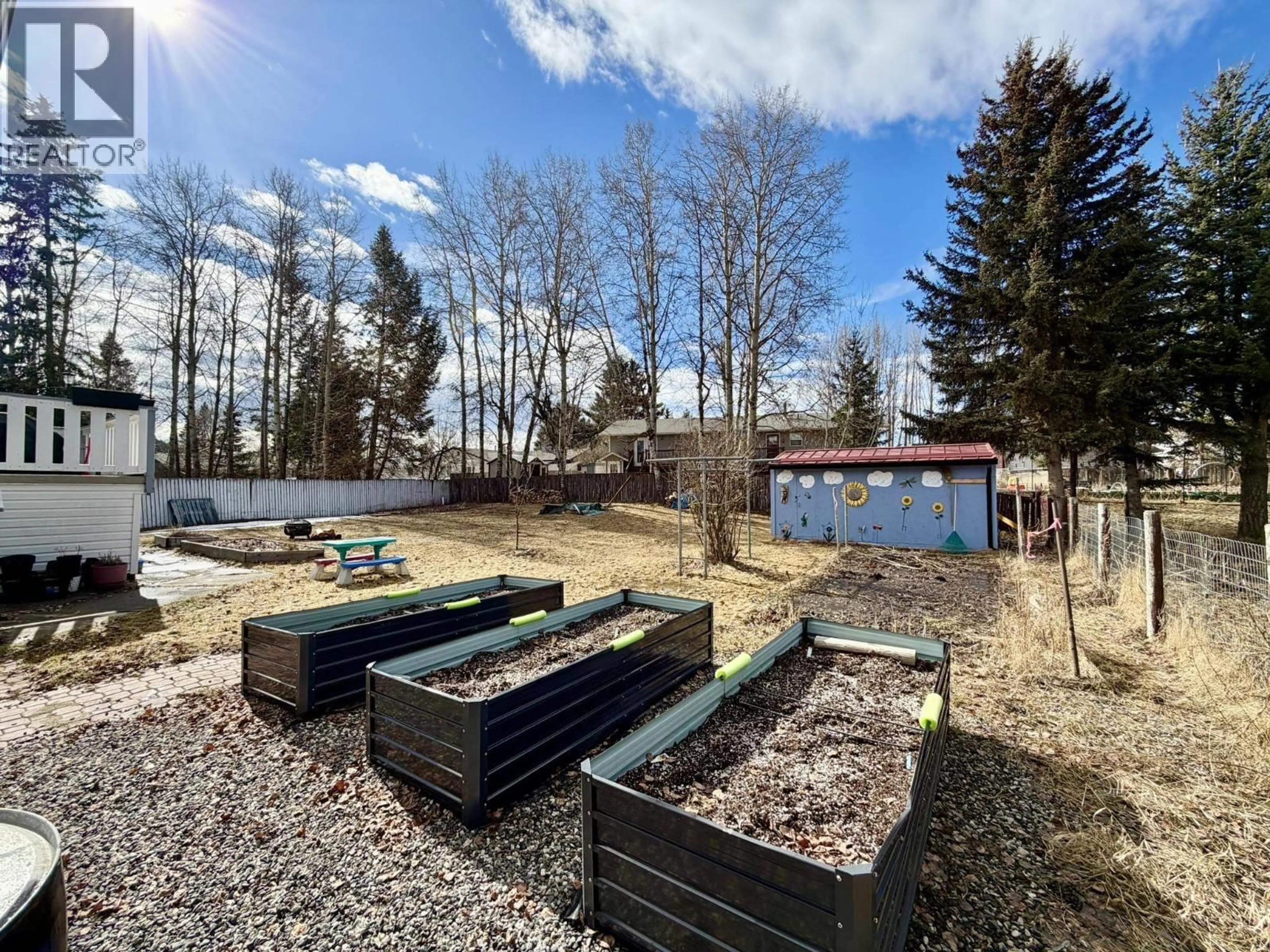 Patio, water/lake/river/ocean view for 393 BIRCH PLACE, 100 Mile House British Columbia V0K2E0