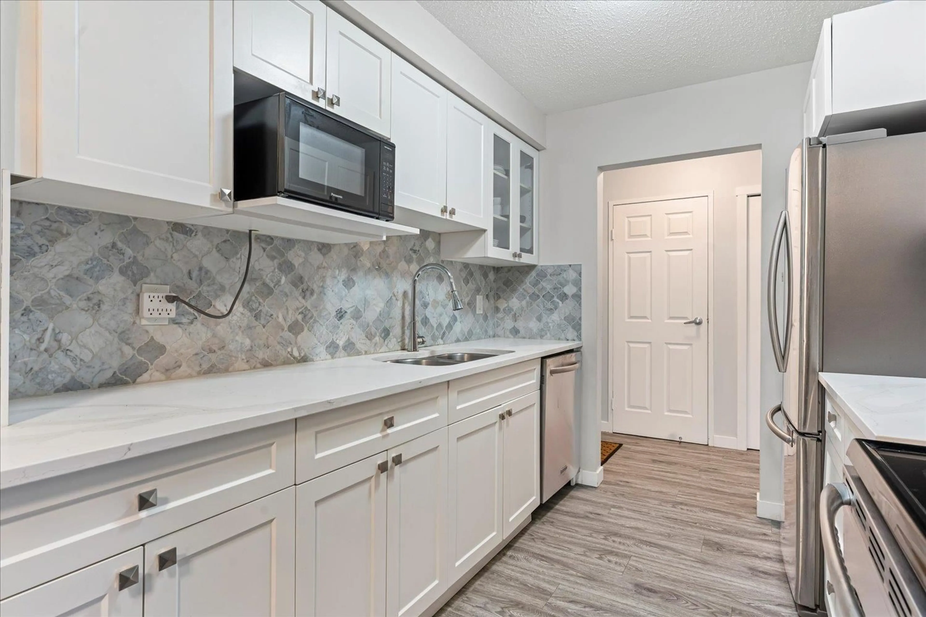 Standard kitchen, ceramic/tile floor for 115 - 45598 MCINTOSH DRIVE, Chilliwack British Columbia V2P7J3