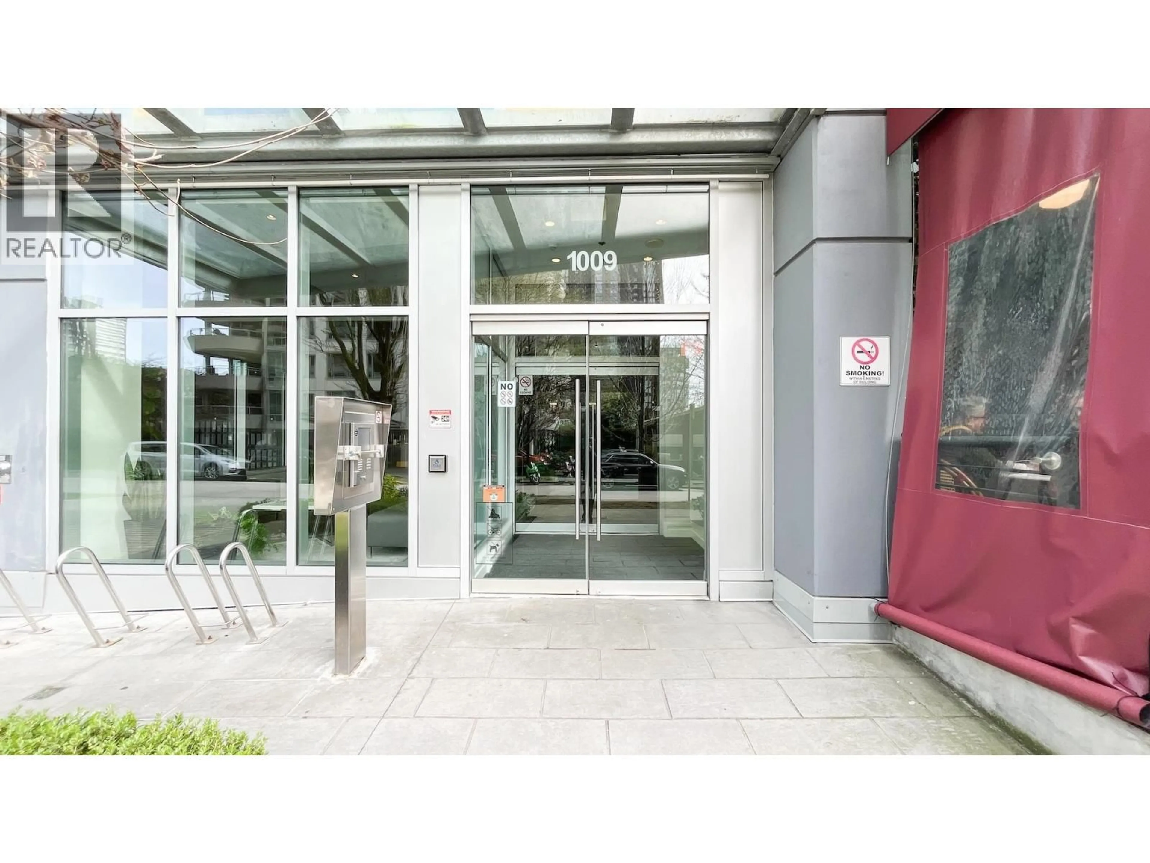 Indoor foyer for 1706 - 1009 HARWOOD STREET, Vancouver British Columbia V6E0C2