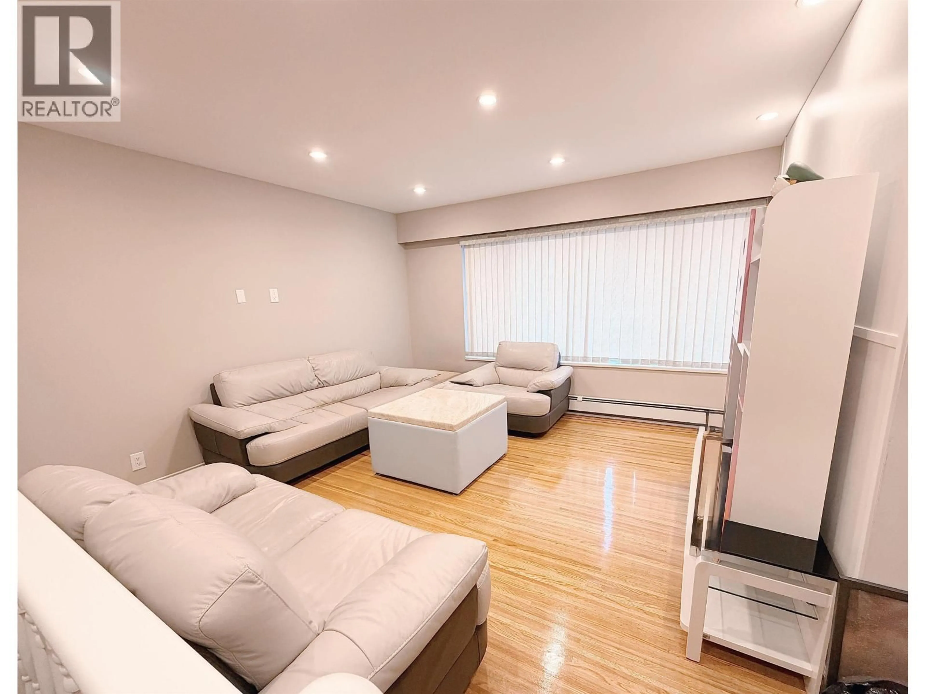 Living room with furniture, wood/laminate floor for 4882 MOSS STREET, Vancouver British Columbia V5R3Y2