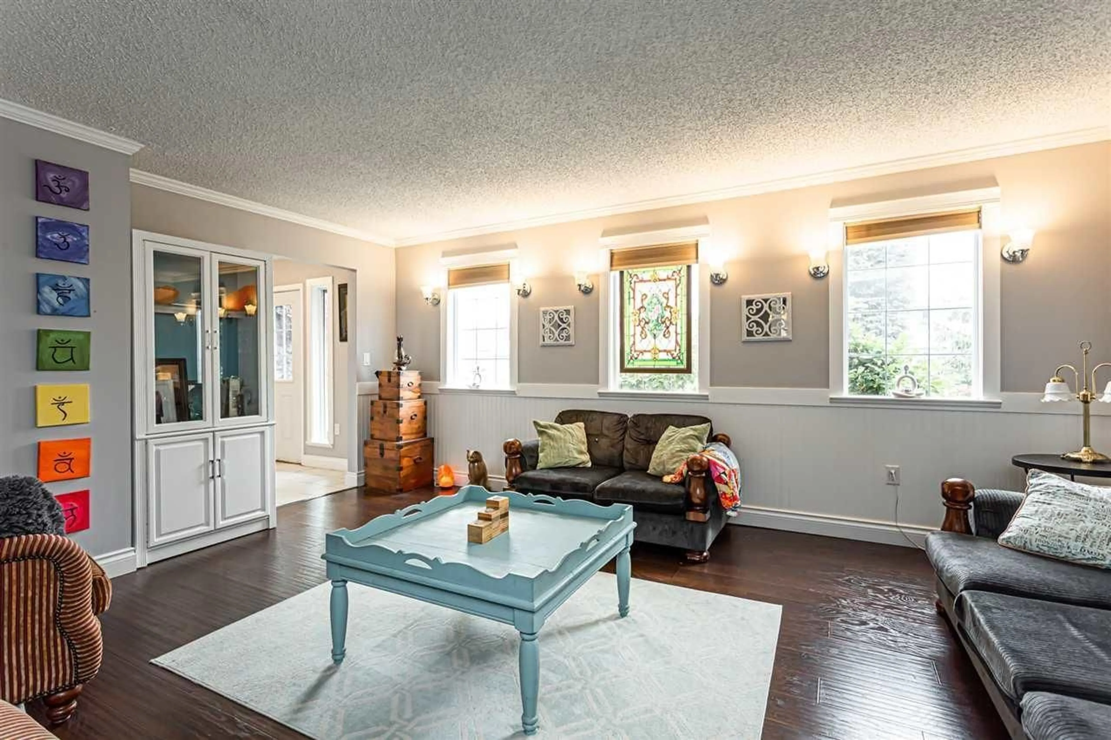 Living room with furniture, wood/laminate floor for 45425 MCINTOSH DRIVE, Chilliwack British Columbia V2P6V4