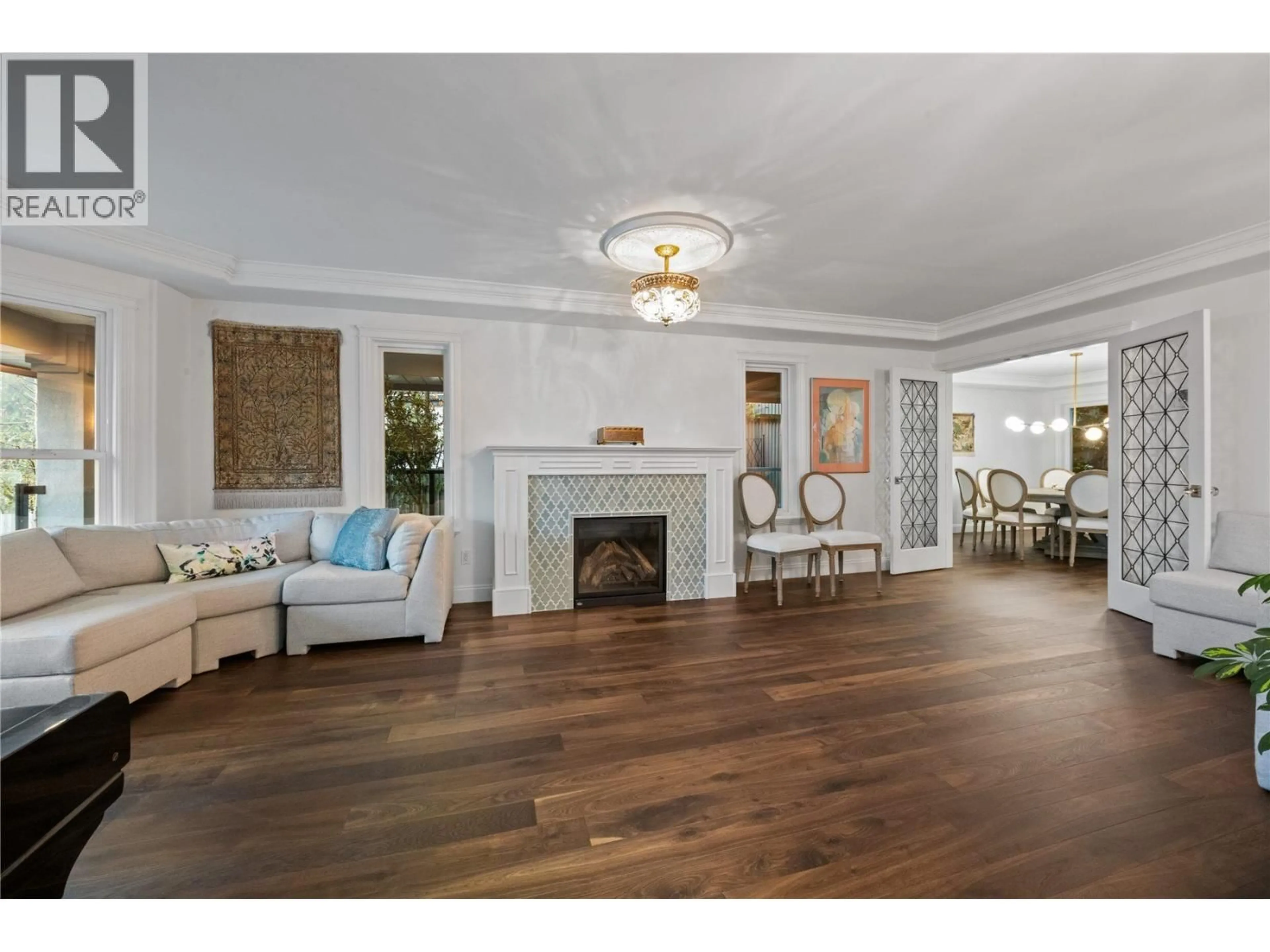 Living room with furniture, wood/laminate floor for 226 WOODDALE ROAD, North Vancouver British Columbia V7N1S5