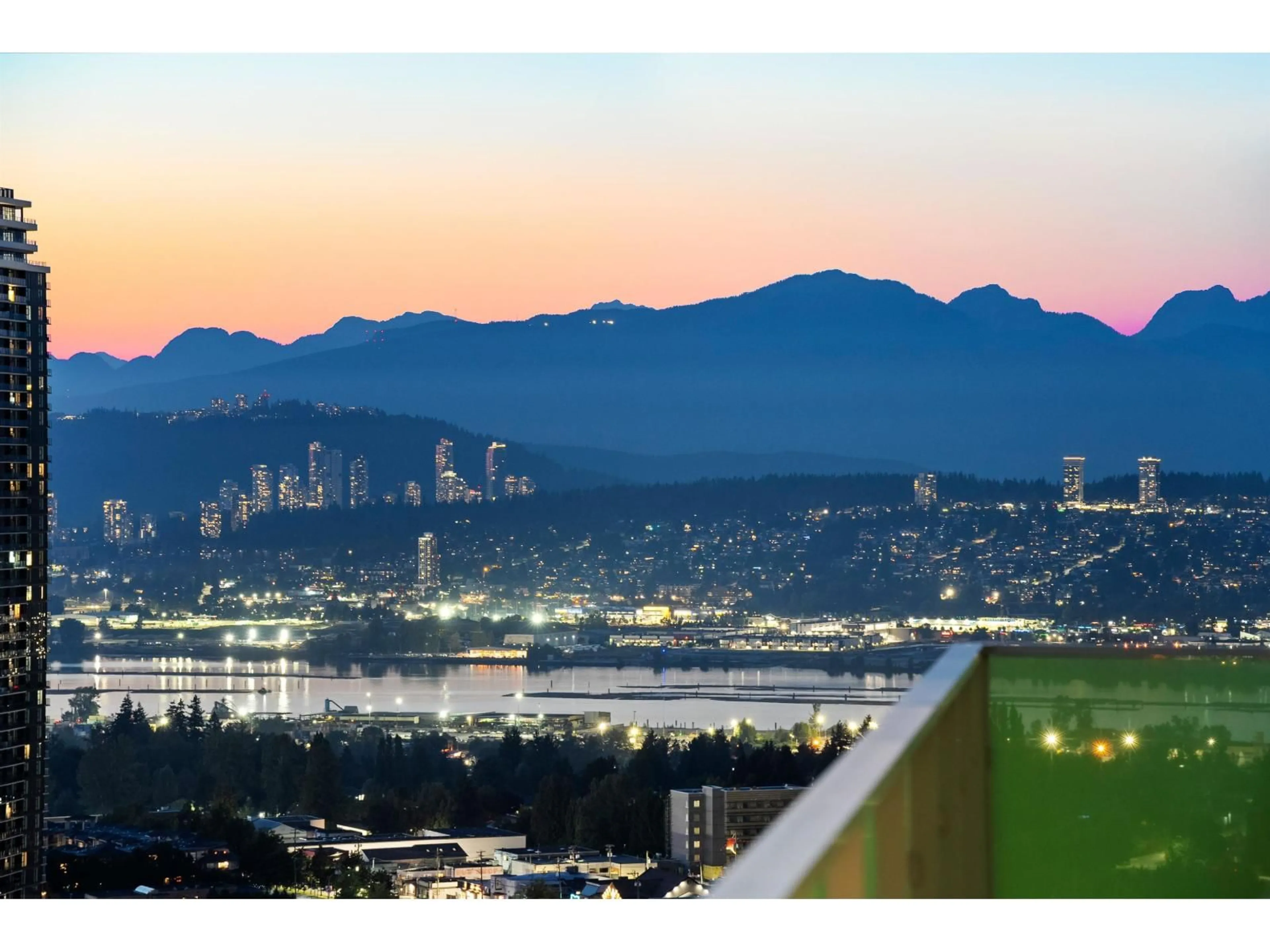 Blurry image for 3102 - 10428 WHALLEY BOULEVARD, Surrey British Columbia V3T0W2