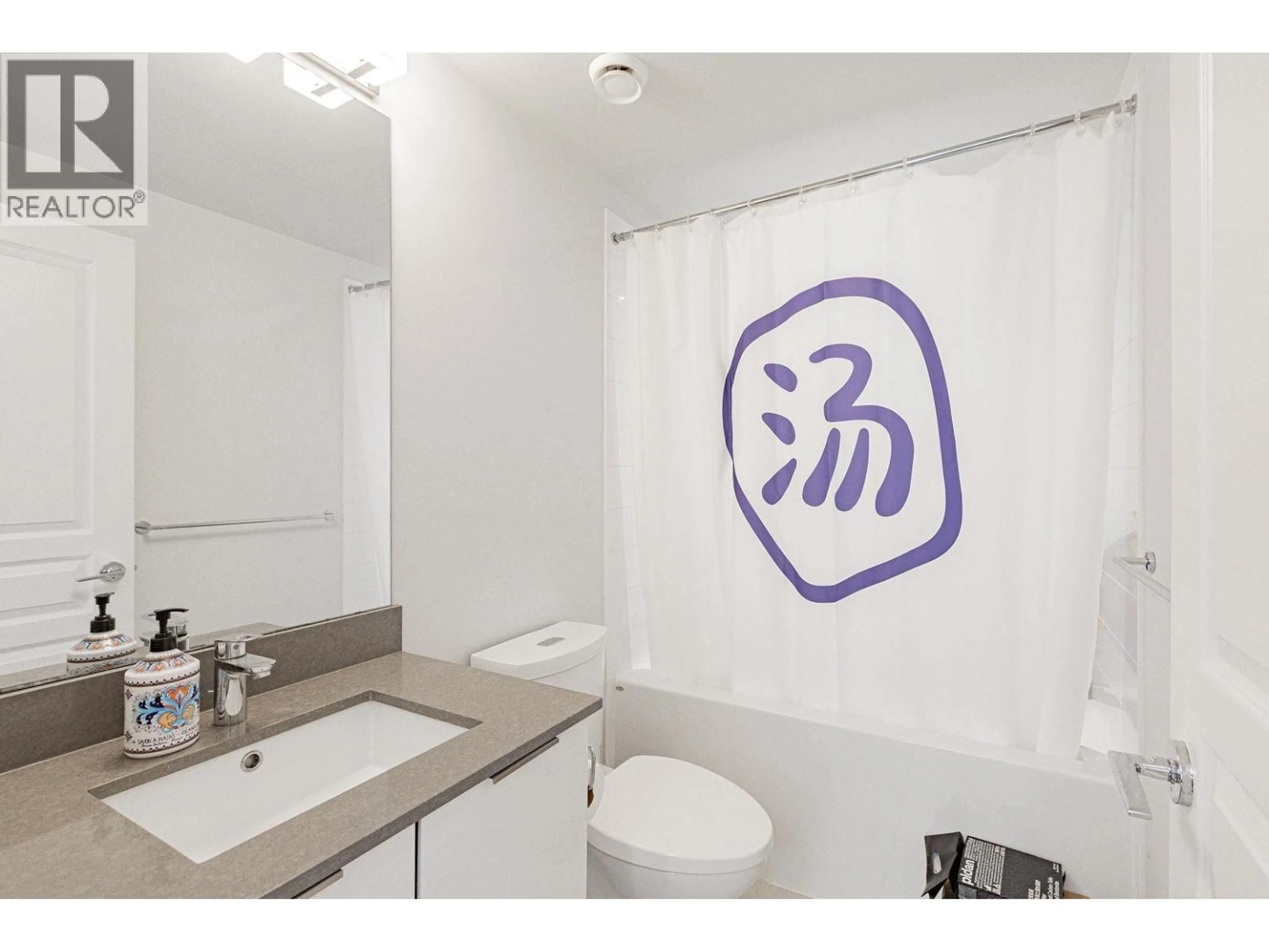 Standard bathroom, unknown for 120 - 10388 NO. 2 ROAD, Richmond British Columbia V7E0B9