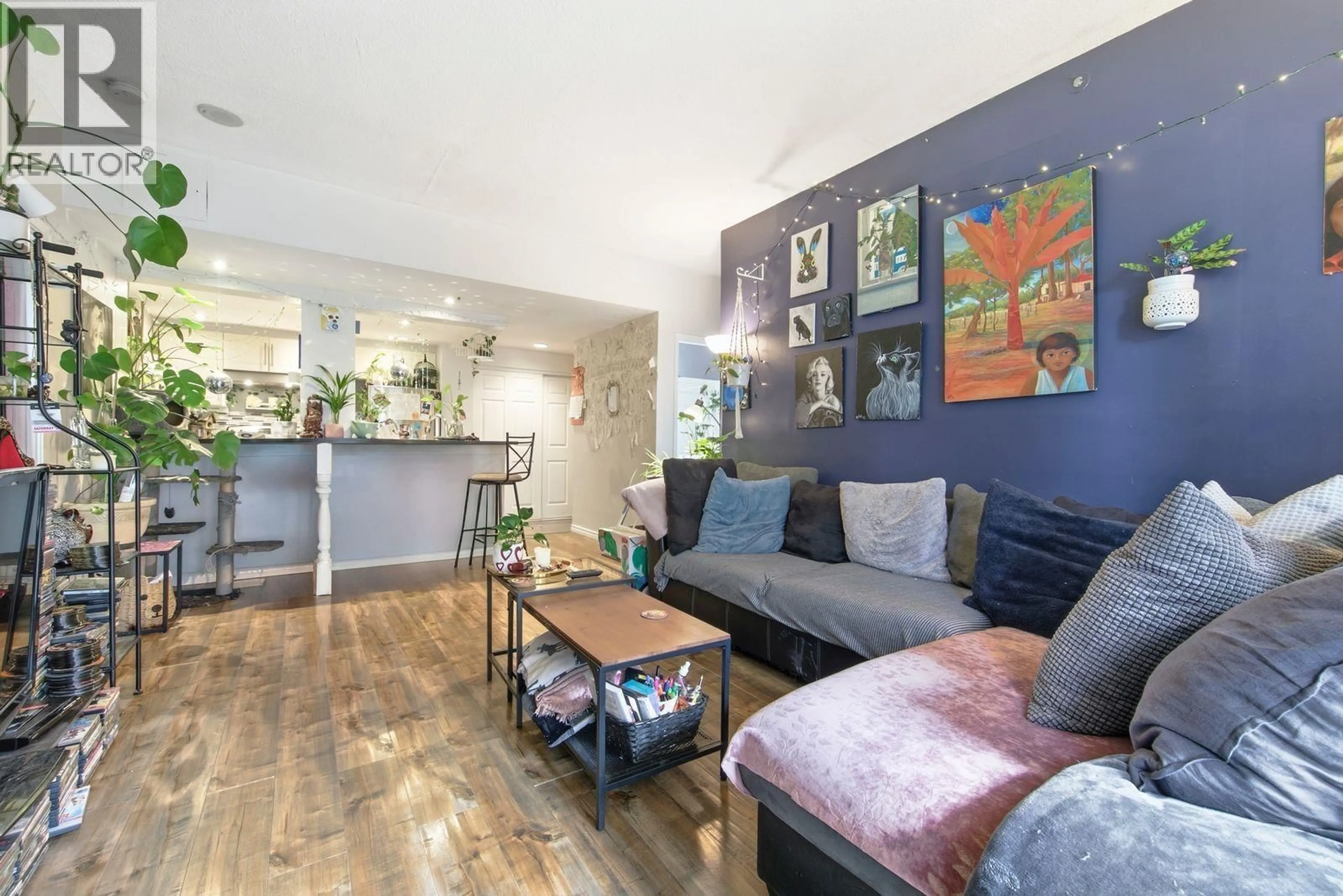 Living room with furniture, wood/laminate floor for 101 - 828 AGNES STREET, New Westminster British Columbia V3M6R4