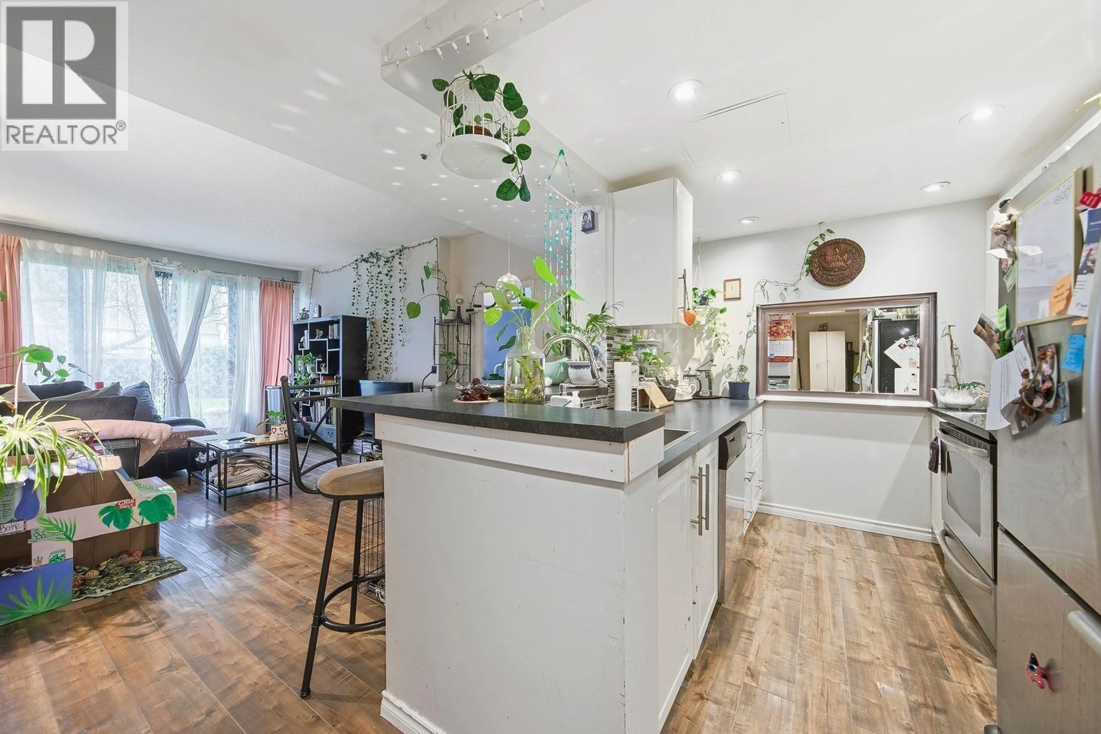 Open concept kitchen, unknown for 101 - 828 AGNES STREET, New Westminster British Columbia V3M6R4