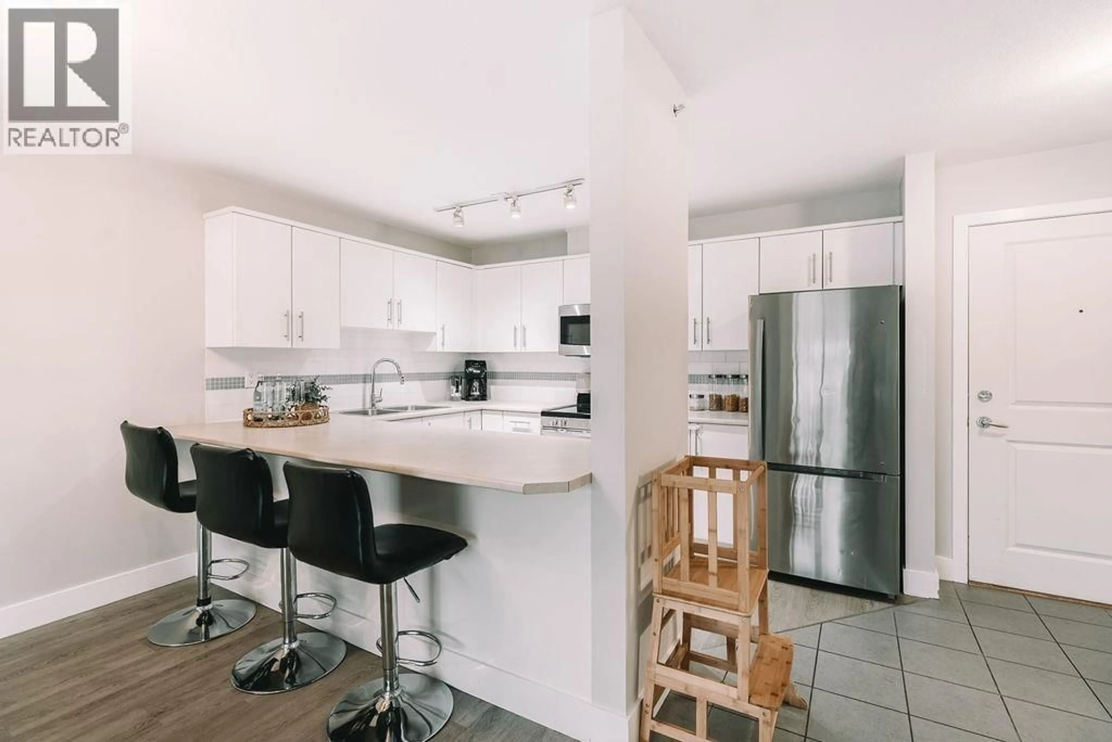 Open concept kitchen, unknown for 413 - 12238 224 STREET, Maple Ridge British Columbia V2X8W5