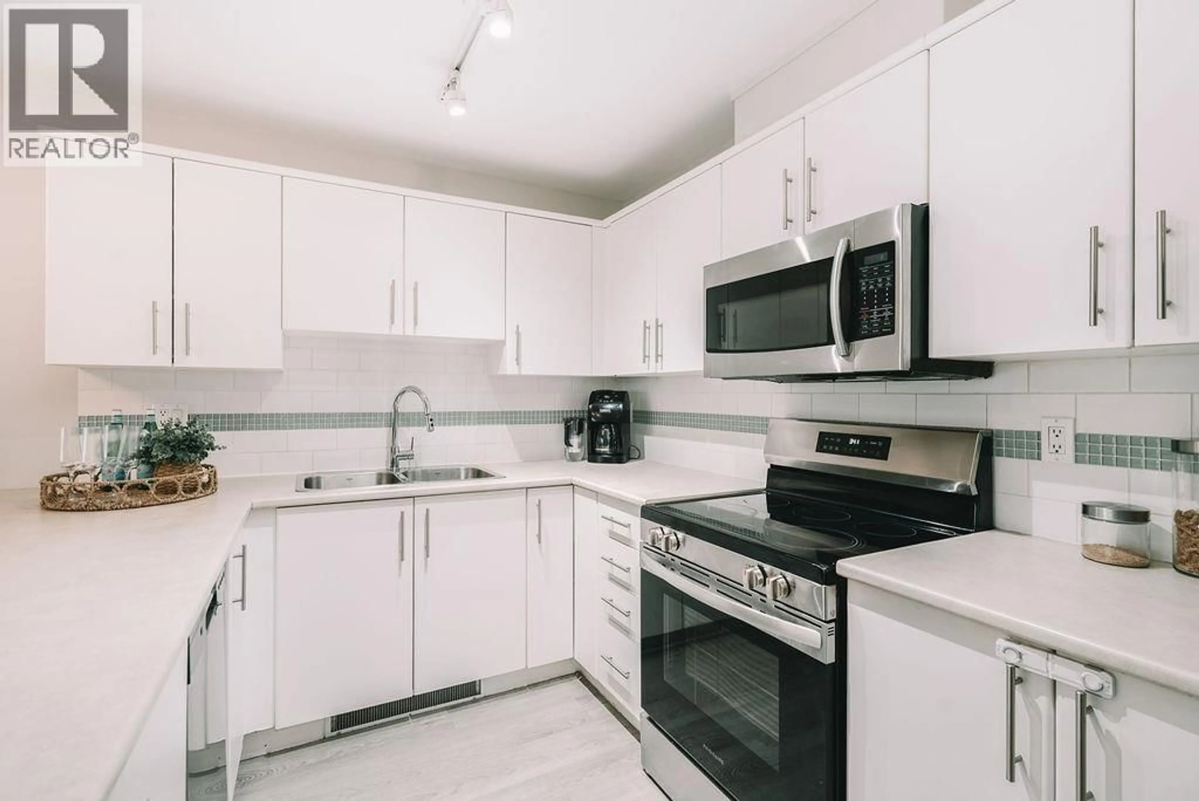 Standard kitchen, unknown for 413 - 12238 224 STREET, Maple Ridge British Columbia V2X8W5