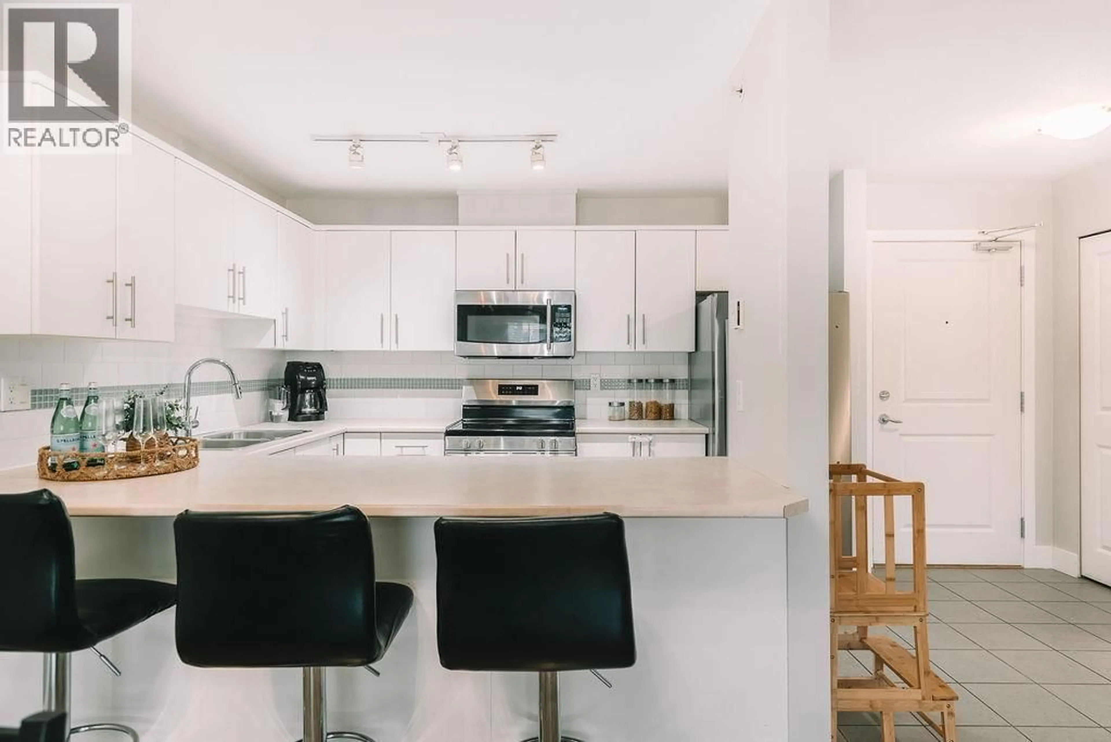 Open concept kitchen, unknown for 413 - 12238 224 STREET, Maple Ridge British Columbia V2X8W5