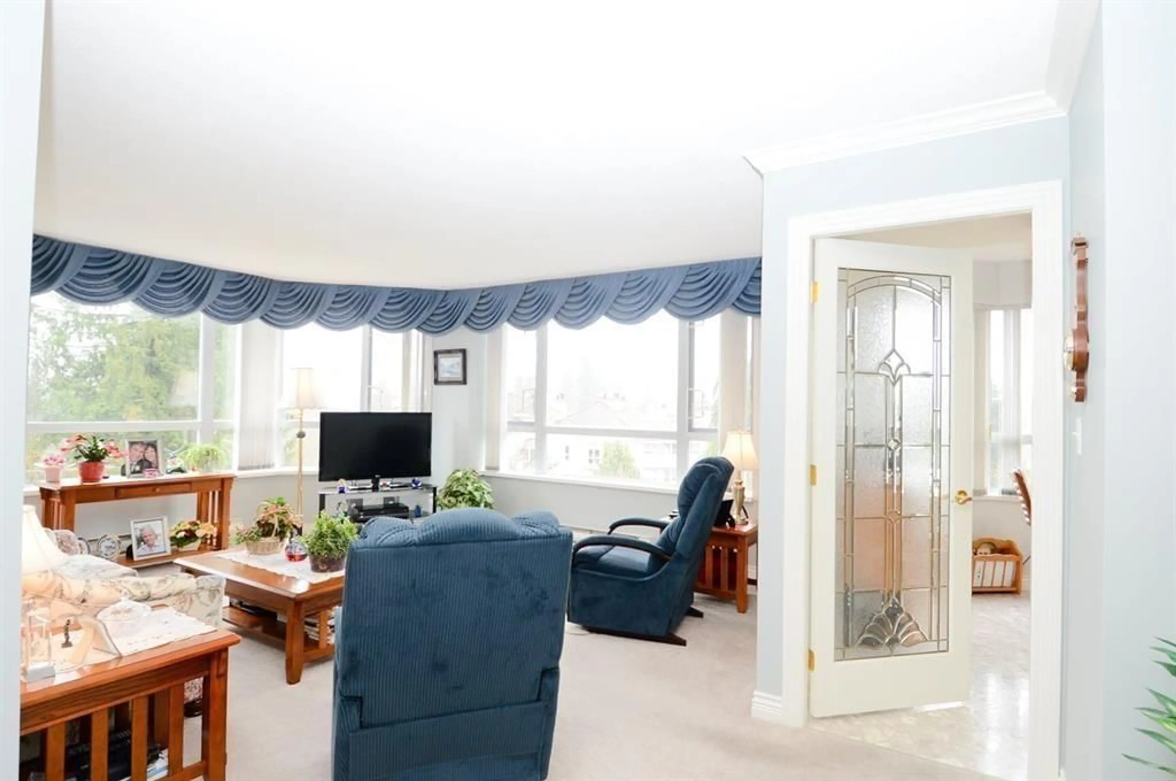 Living room with furniture, unknown for 301 - 3190 GLADWIN ROAD, Abbotsford British Columbia V2T5T2