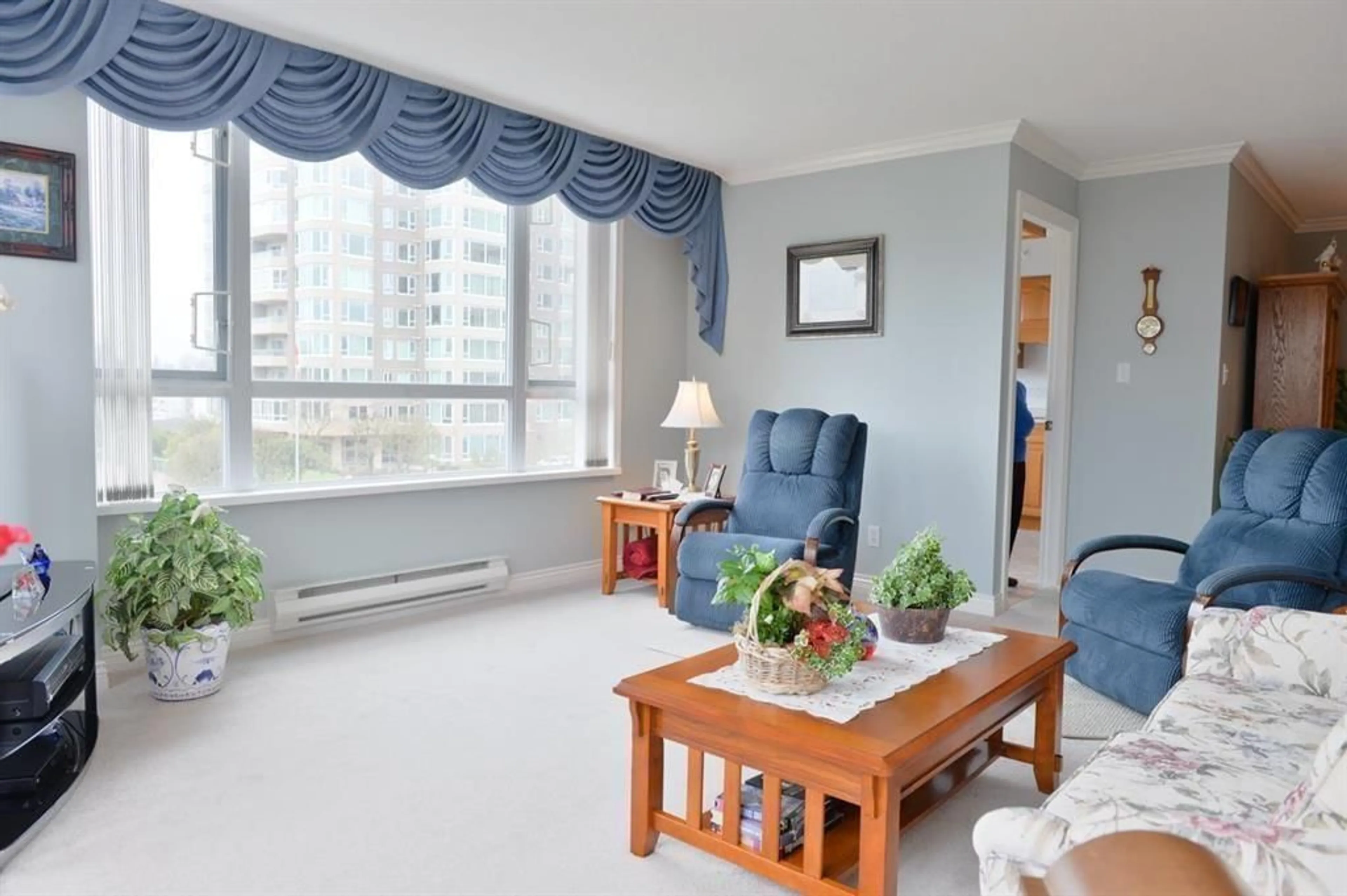 Living room with furniture, unknown for 301 - 3190 GLADWIN ROAD, Abbotsford British Columbia V2T5T2