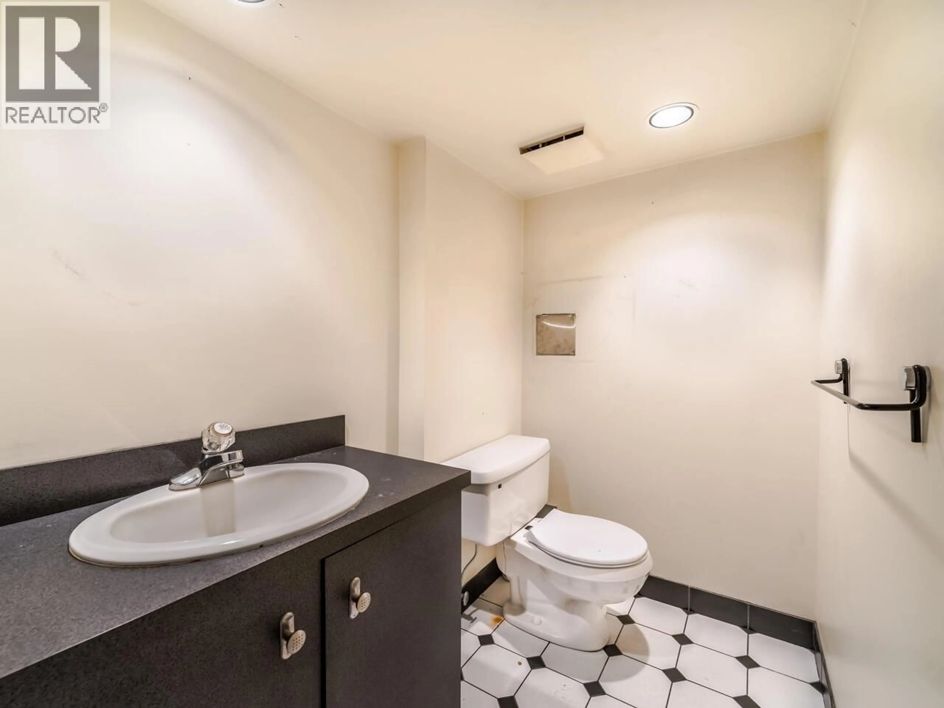 Standard bathroom, unknown for 5810 CARTIER STREET, Vancouver British Columbia V6M3A7