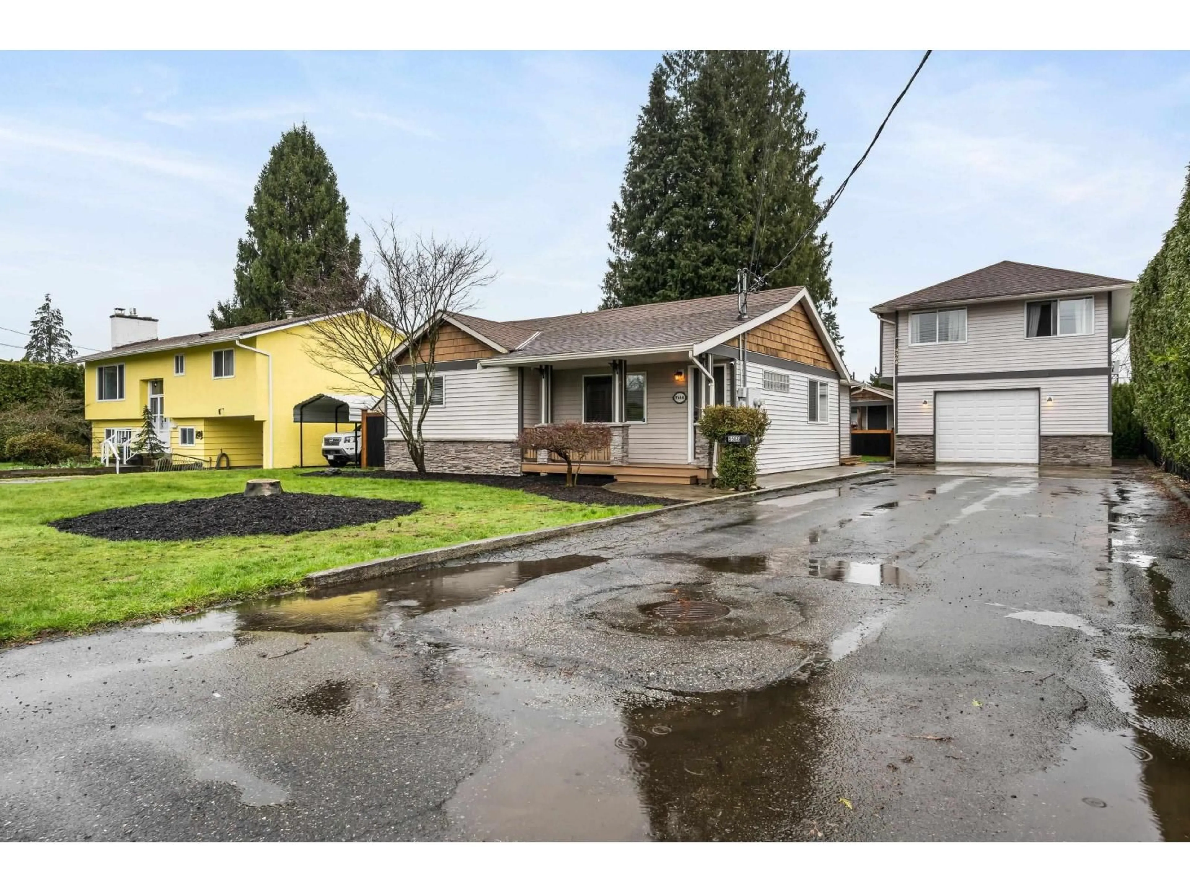 A pic from outside/outdoor area/front of a property/back of a property/a pic from drone, street for 9566 COOTE STREET, Chilliwack British Columbia V2P6B3