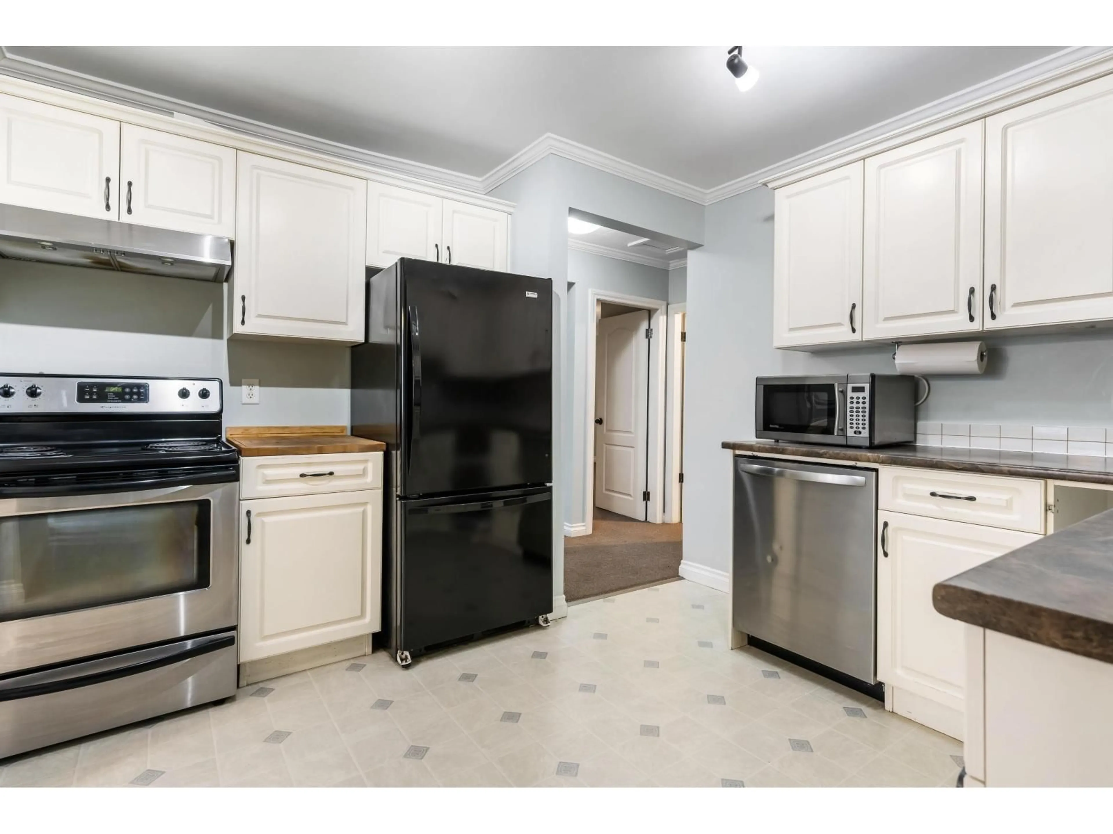 Standard kitchen, unknown for 9566 COOTE STREET, Chilliwack British Columbia V2P6B3