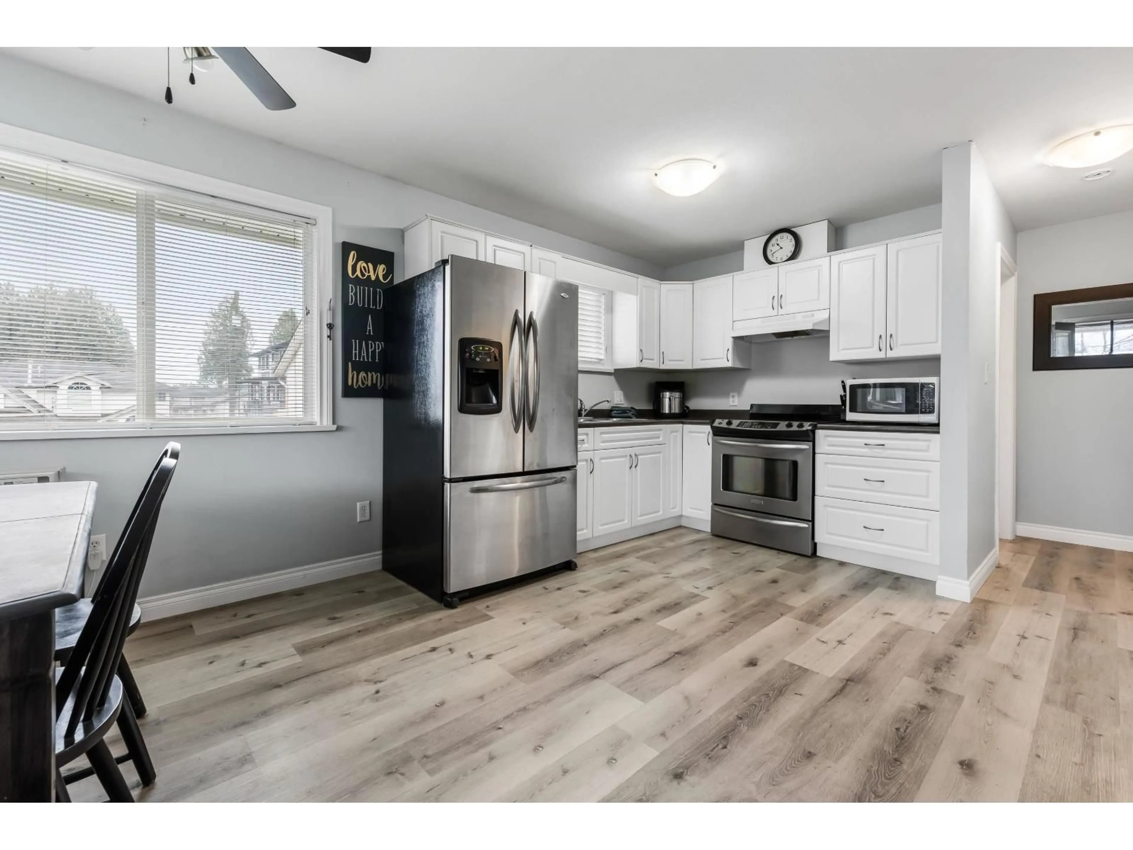 Open concept kitchen, wood/laminate floor for 9566 COOTE STREET, Chilliwack British Columbia V2P6B3