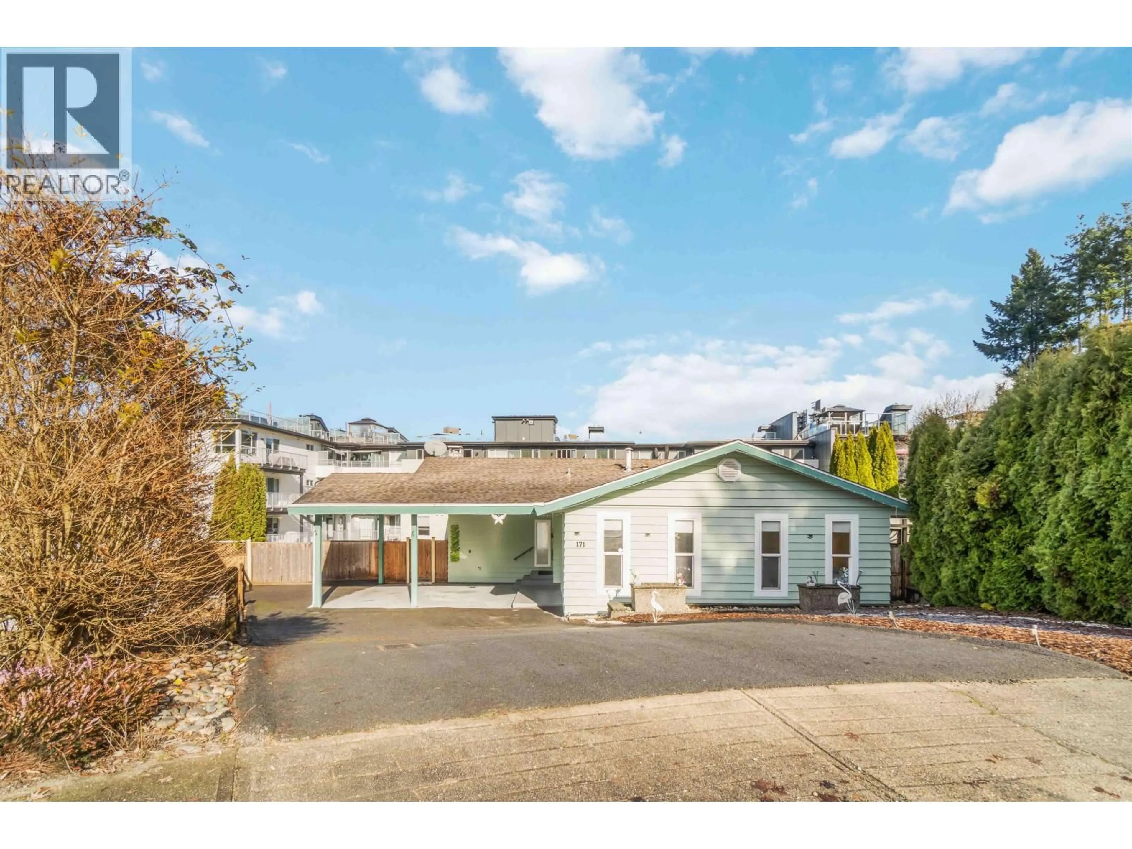 A pic from outside/outdoor area/front of a property/back of a property/a pic from drone, street for 171 EDWARD CRESCENT, Port Moody British Columbia V3H3J8
