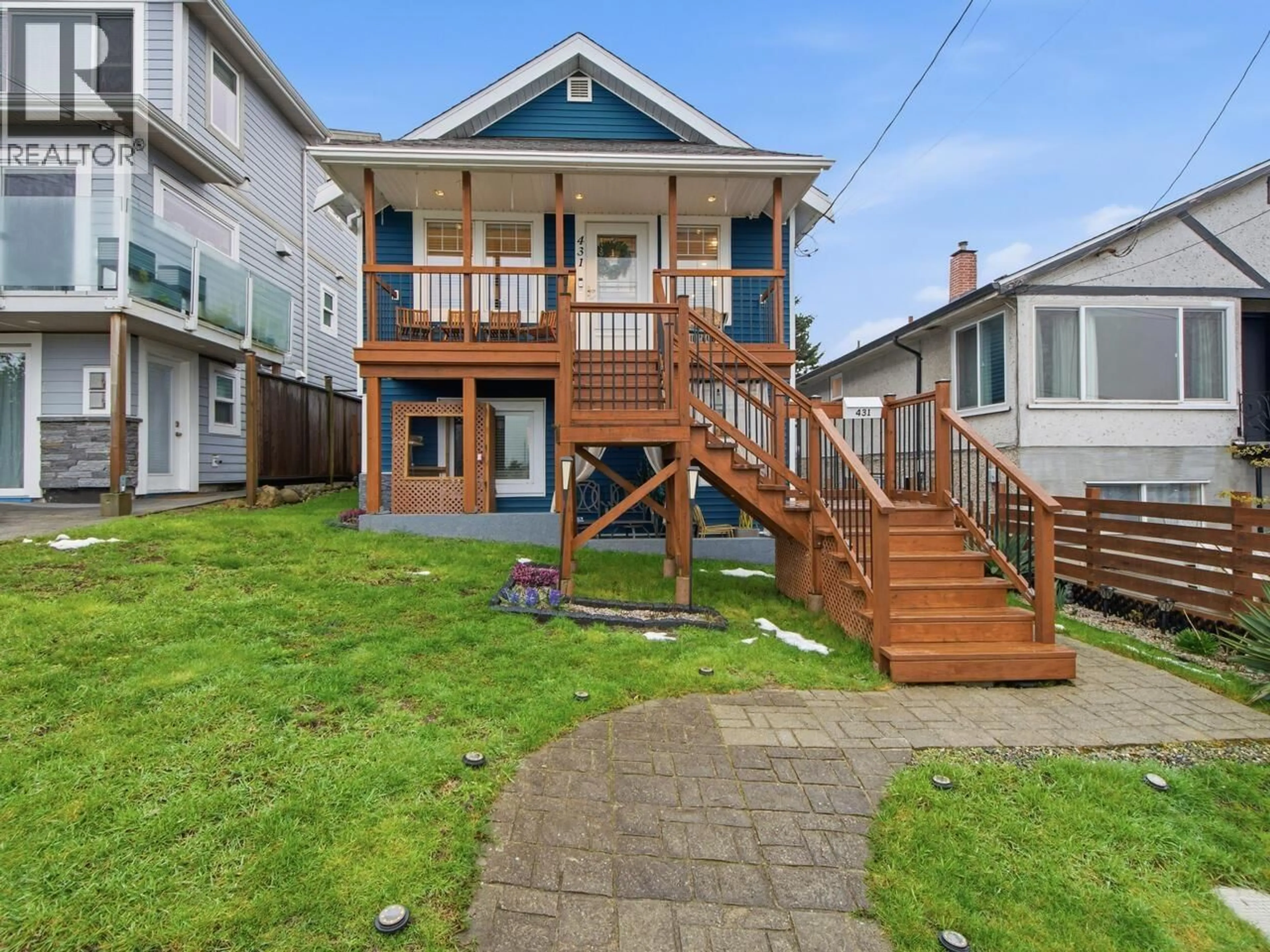 Home with vinyl exterior material, street for 431 SCHOOL STREET, New Westminster British Columbia V3L3M1