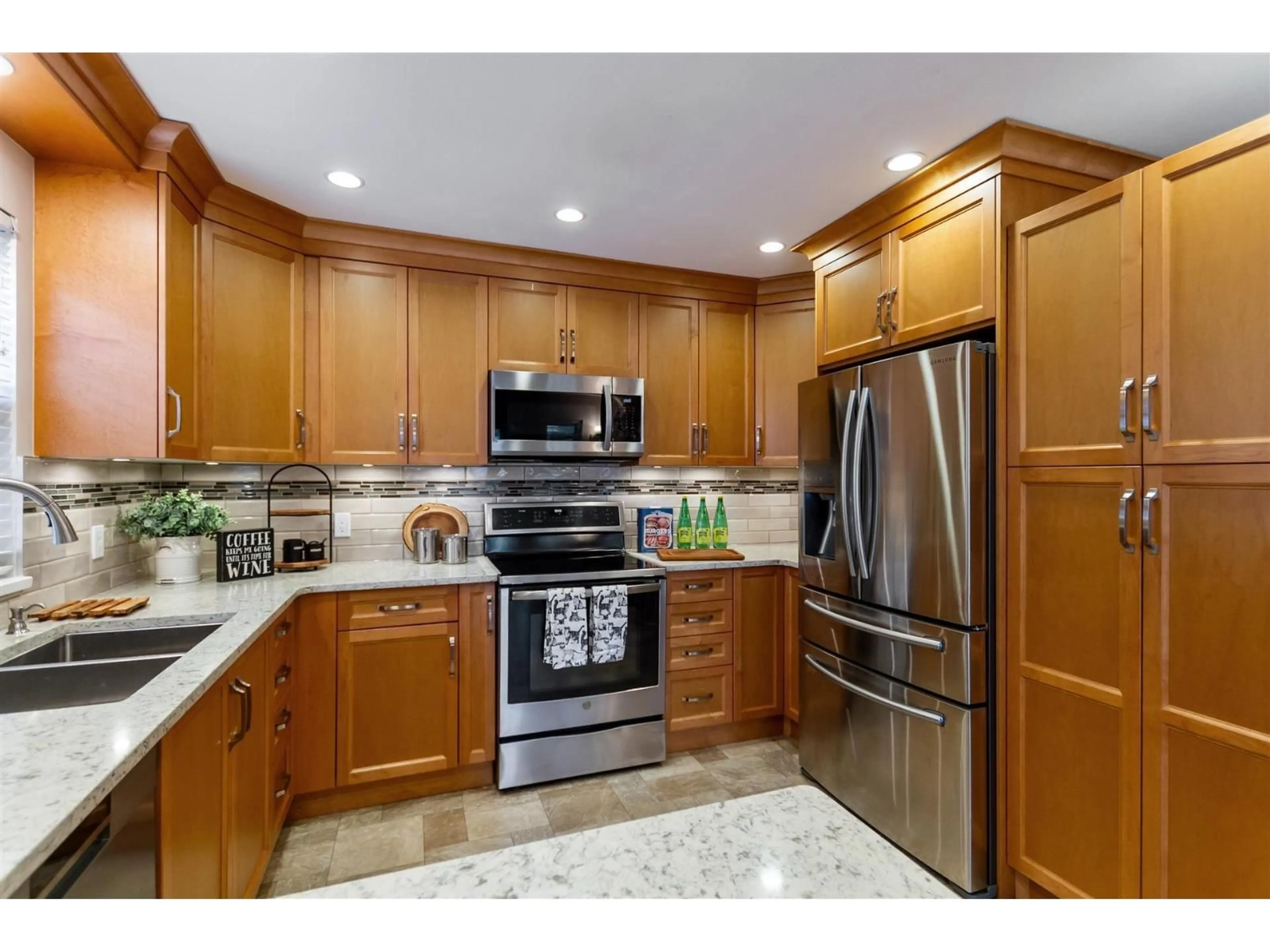 Unknown for 20575 89B AVENUE, Langley British Columbia V1M2P2