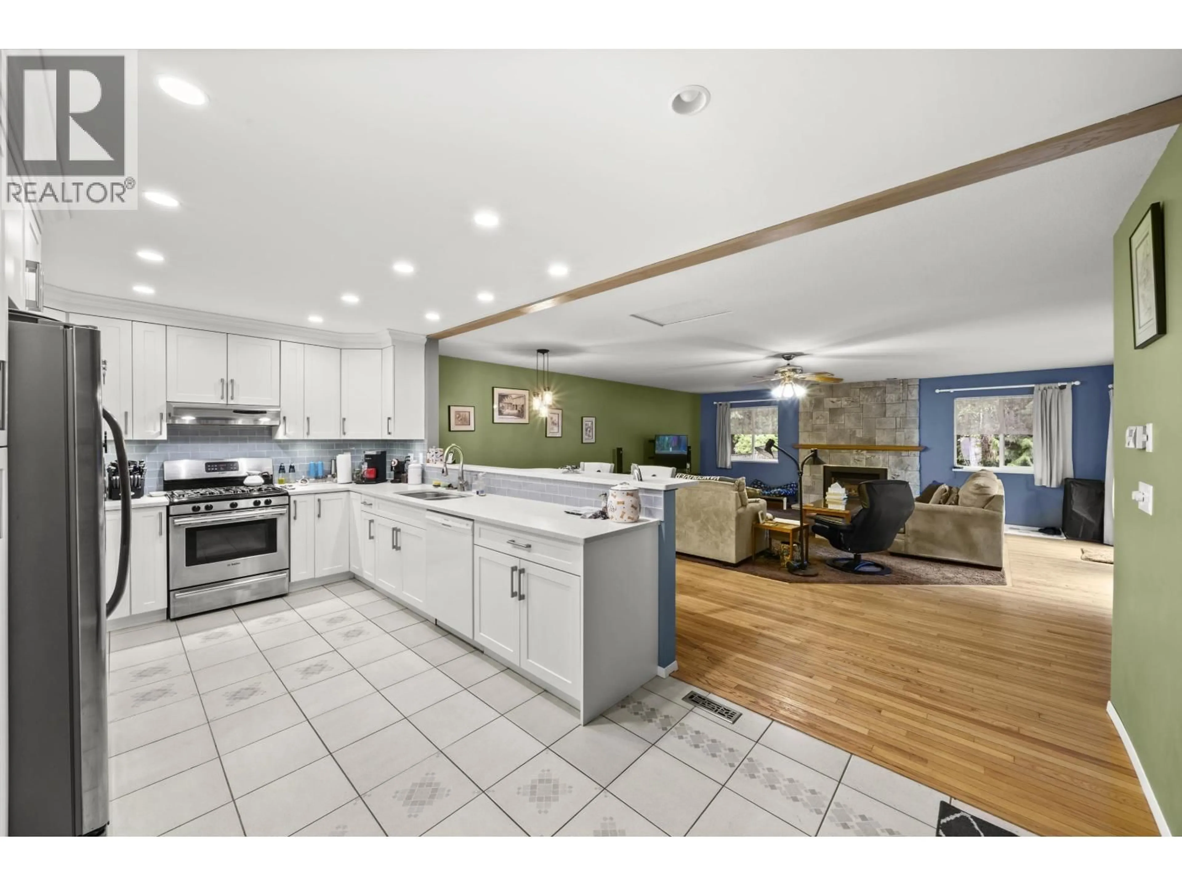 Open concept kitchen, ceramic/tile floor for 19607 SOMERSET DRIVE, Pitt Meadows British Columbia V3Y2L4