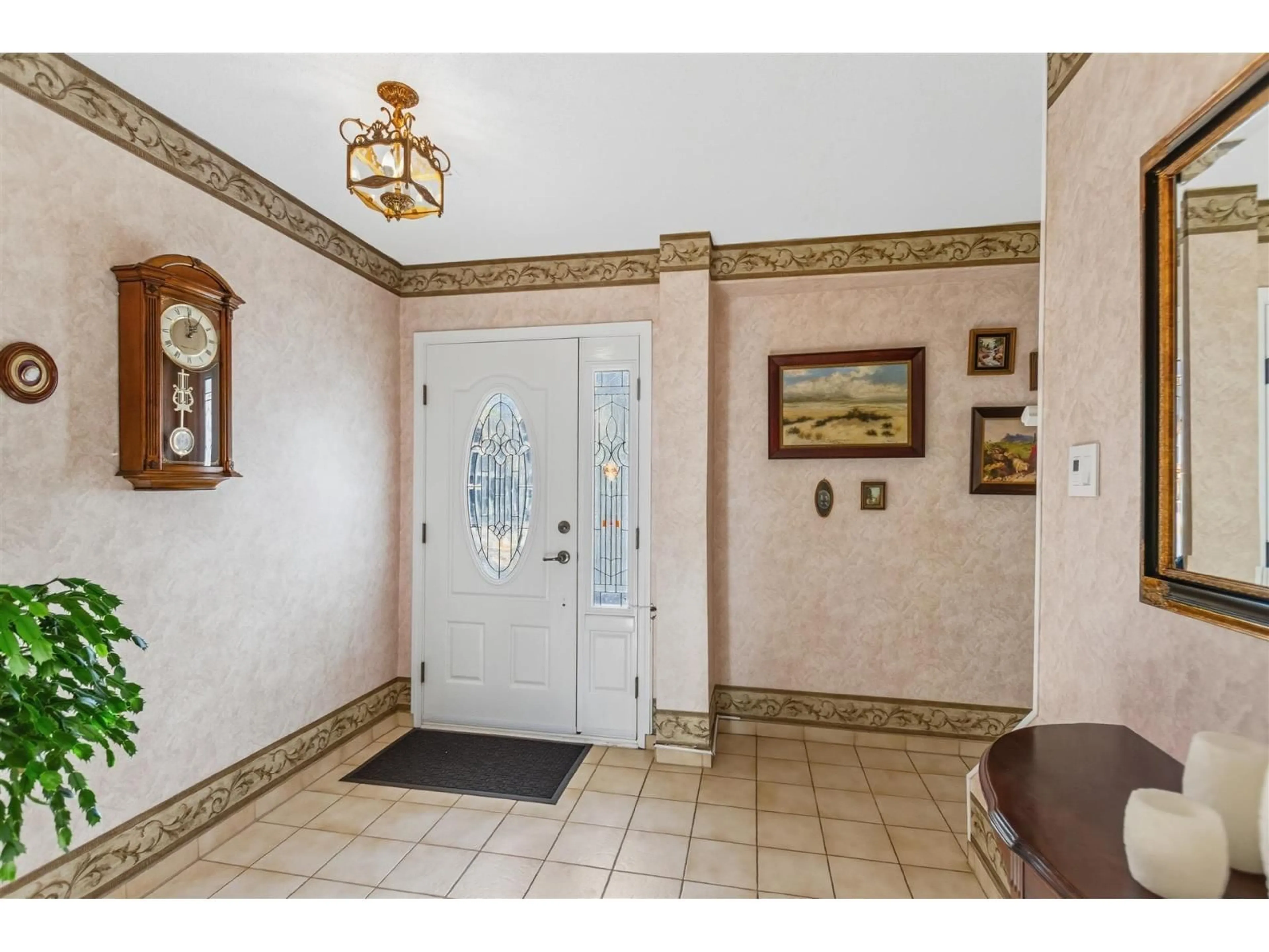 Indoor foyer for 11935 82A AVENUE, Delta British Columbia V4C3P6