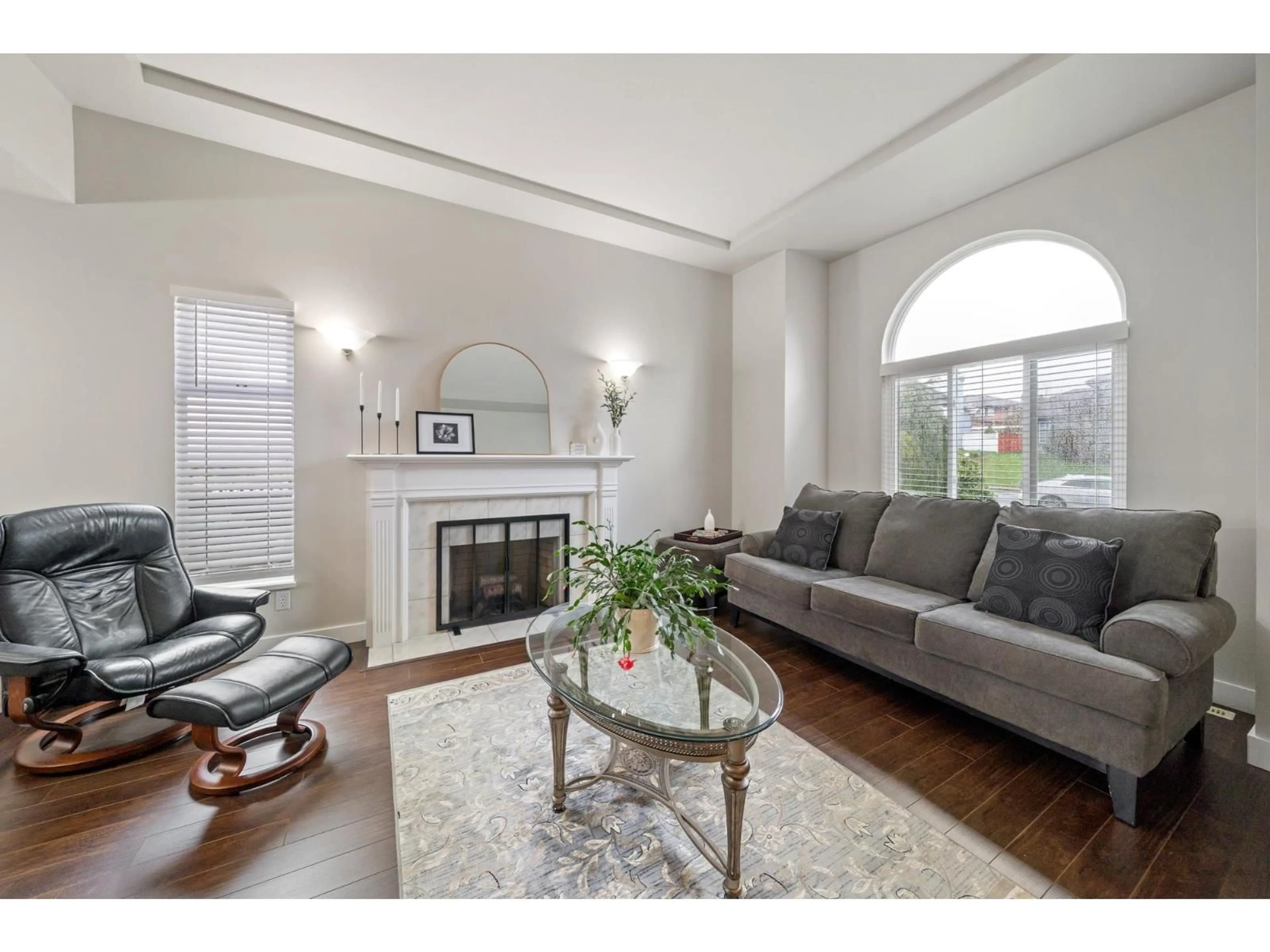 Living room with furniture, unknown for 21481 TELEGRAPH TRAIL, Langley British Columbia V1M2K7