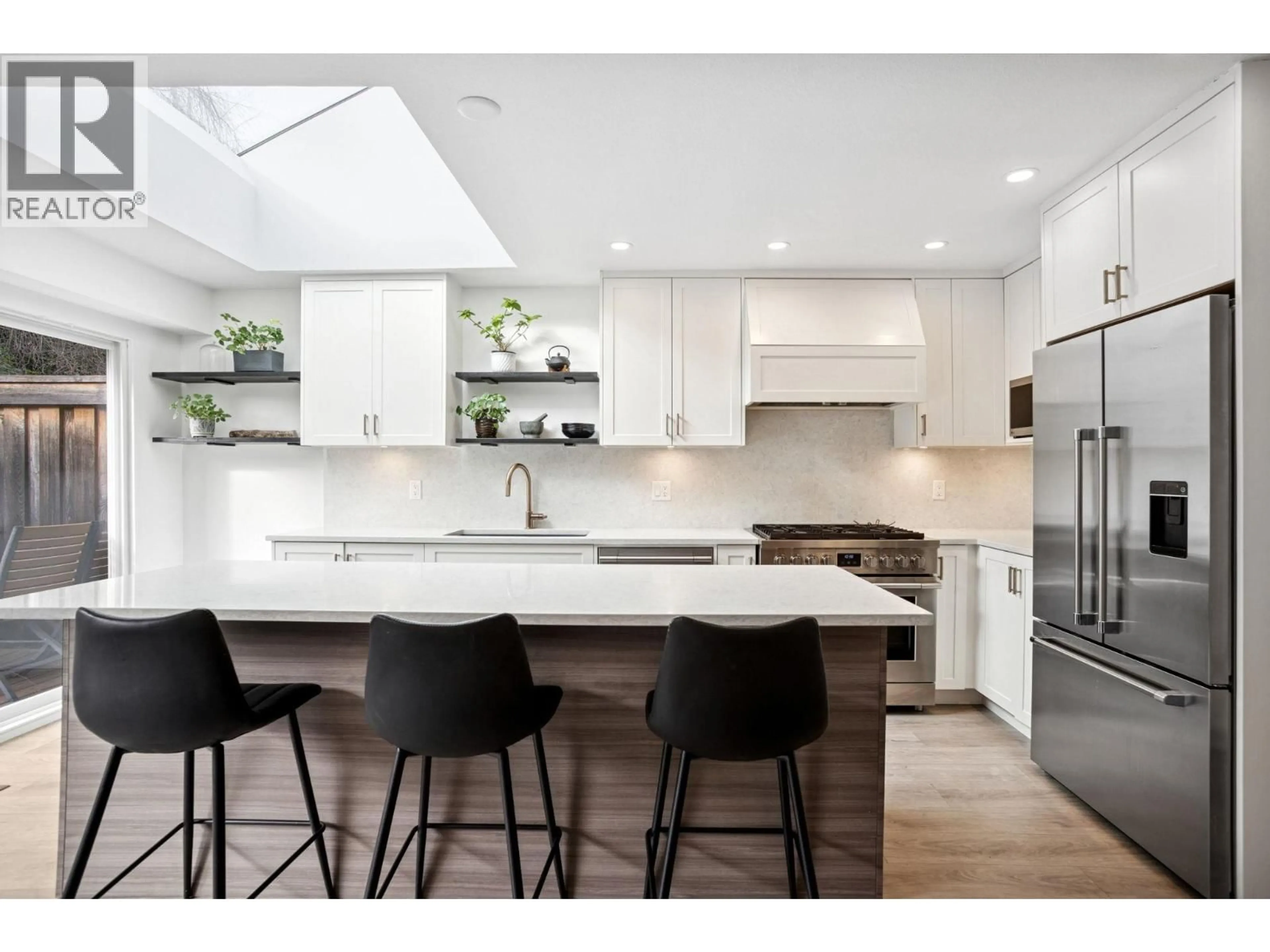 Contemporary kitchen, wood/laminate floor for 31 - 12880 RAILWAY AVENUE, Richmond British Columbia V7E6G4