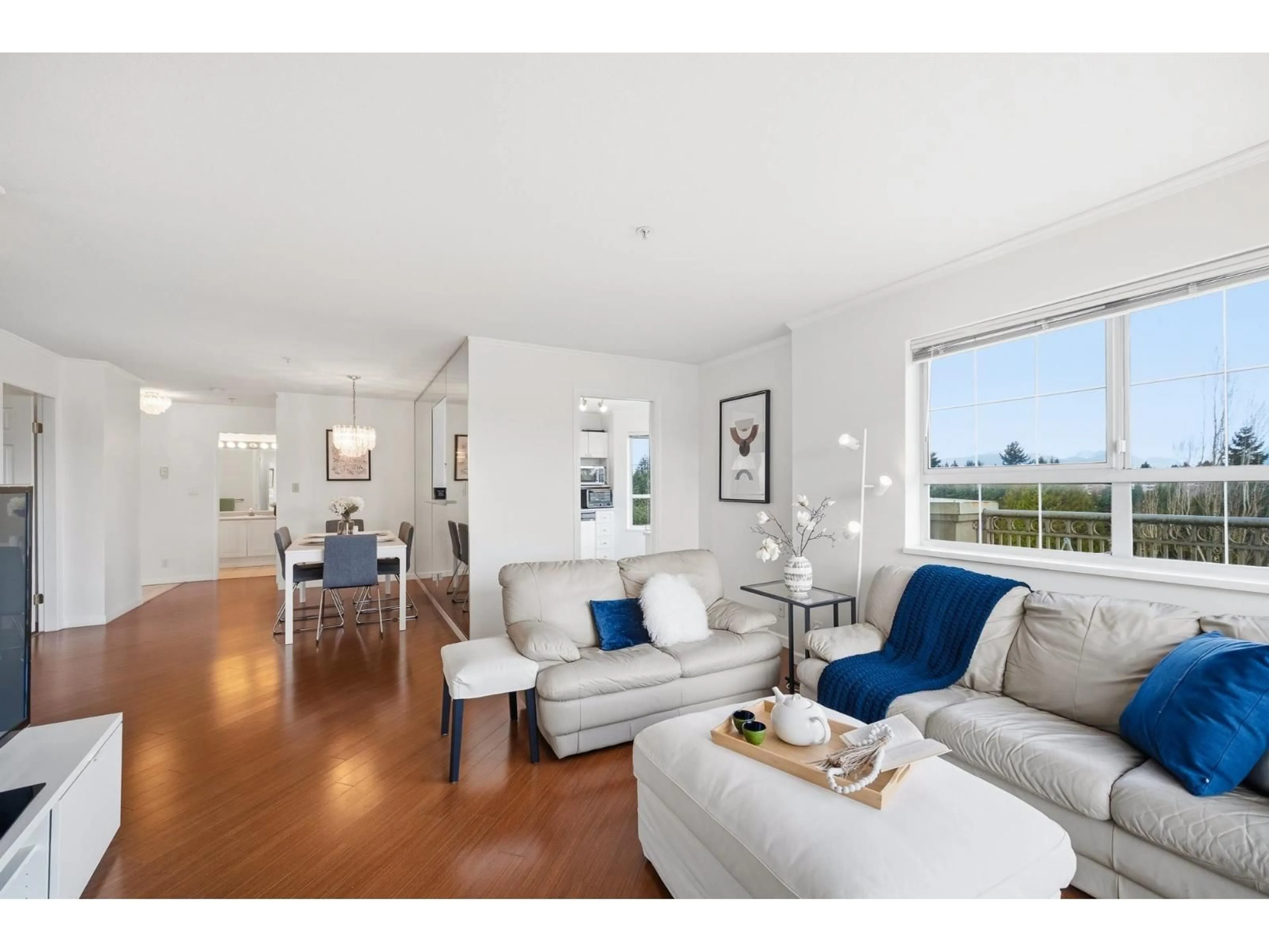 Living room with furniture, unknown for 407 - 15268 105 AVENUE, Surrey British Columbia V3R0W8