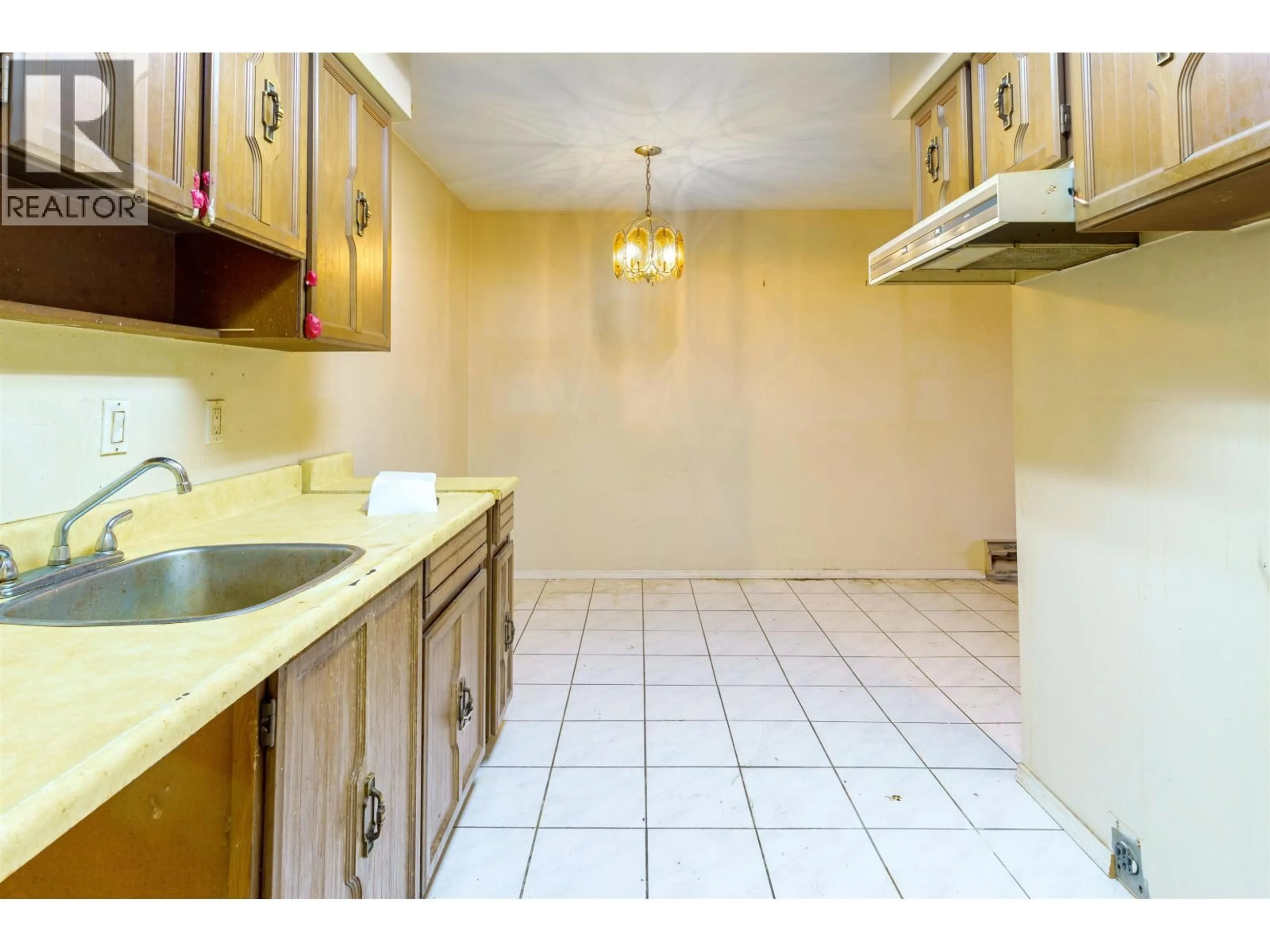 Standard kitchen, unknown for 305 - 466 EIGHTH AVENUE, New Westminster British Columbia V3L4L2