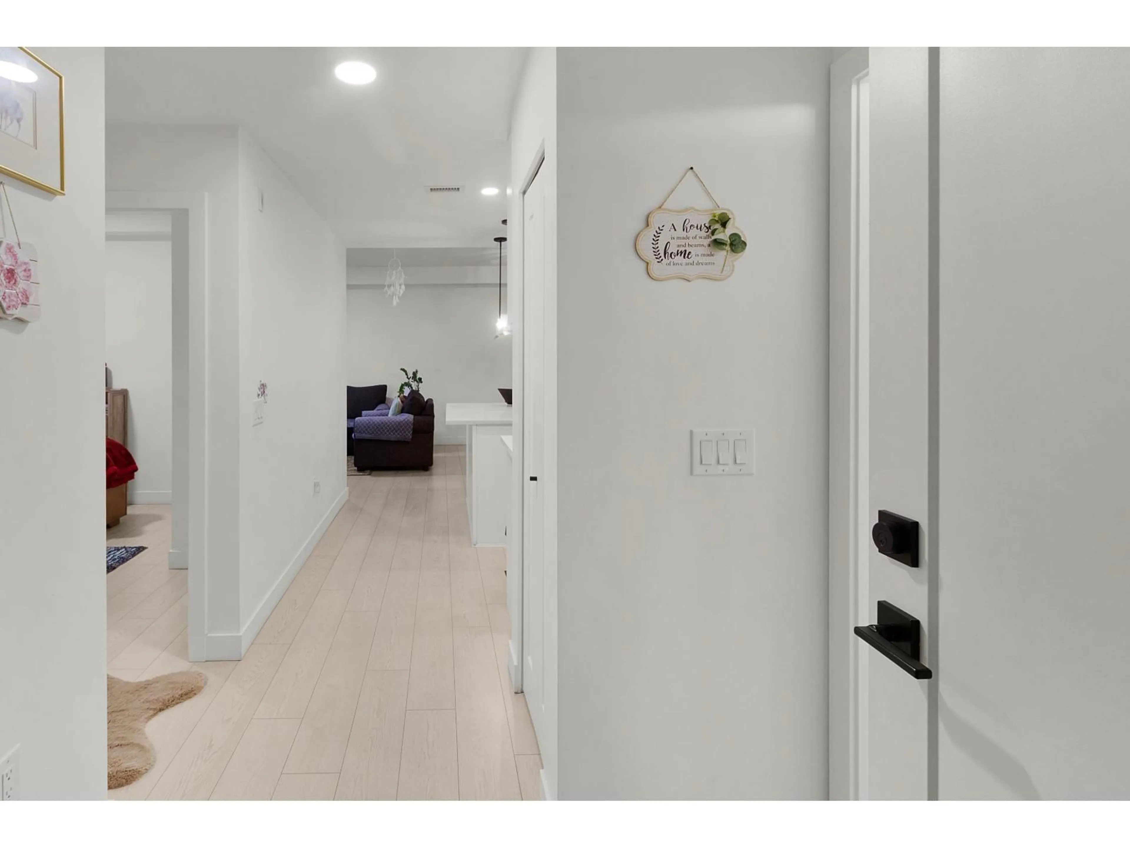 Indoor entryway for 408 - 19945 BRYDON CRESCENT, Langley British Columbia V3A0P4