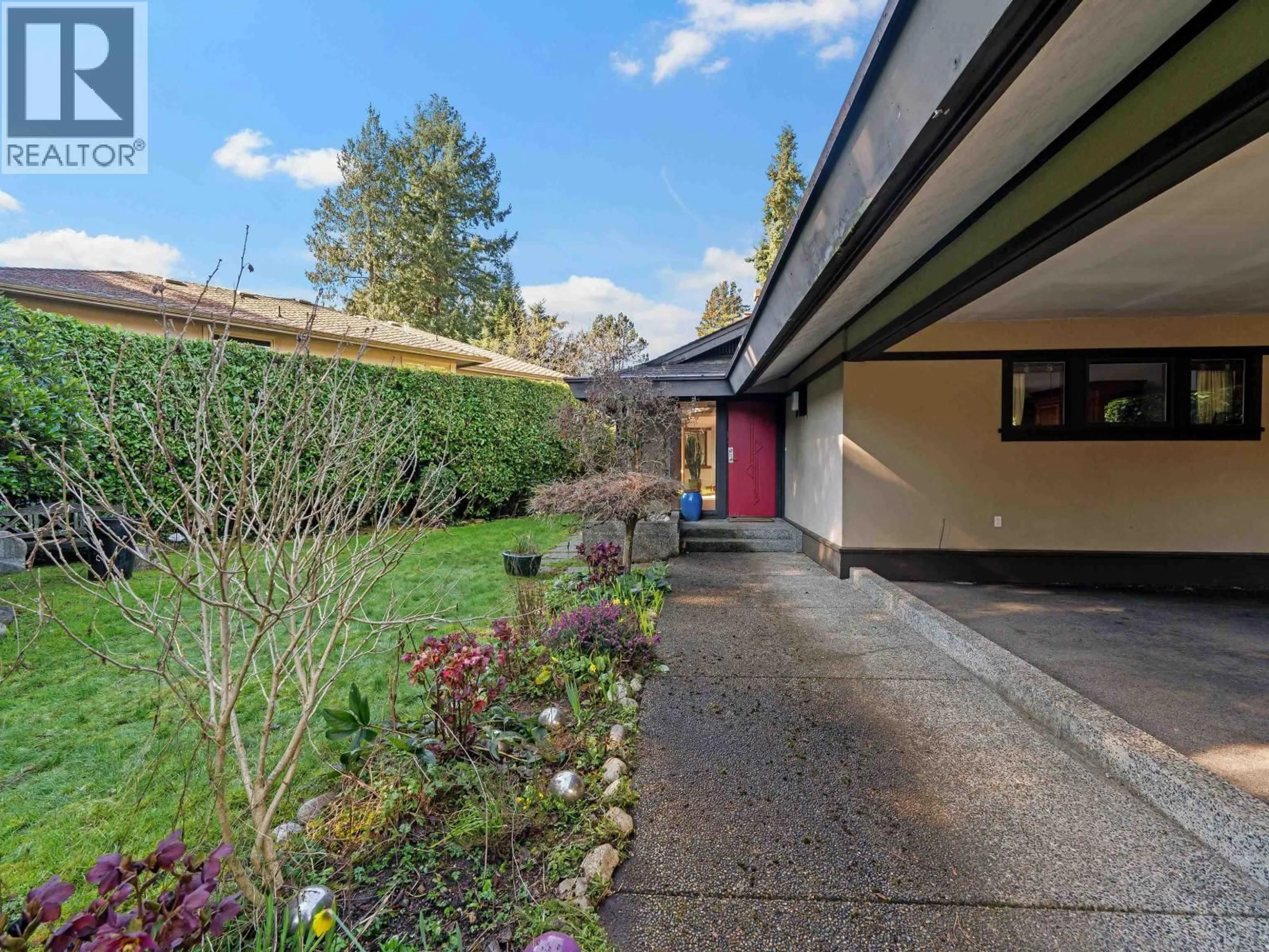 A pic from outside/outdoor area/front of a property/back of a property/a pic from drone, street for 4341 ERWIN DRIVE, West Vancouver British Columbia V7V1H7