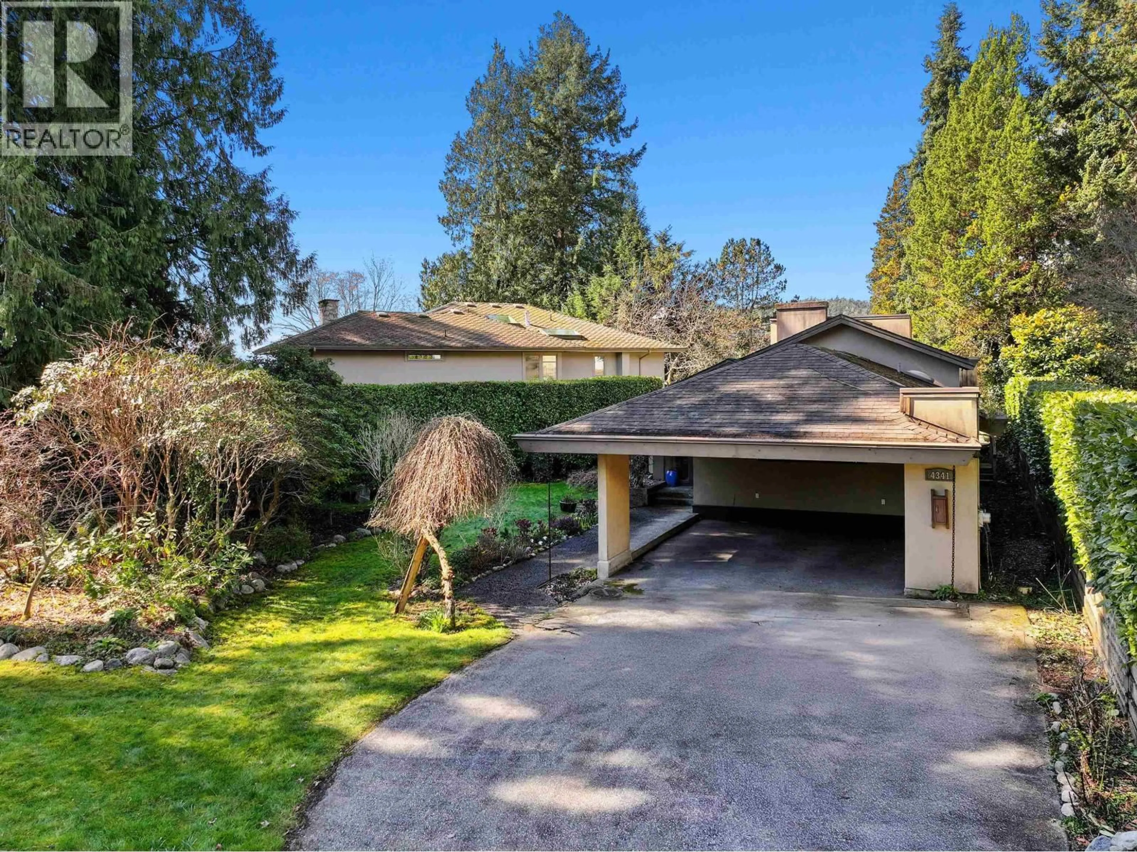 A pic from outside/outdoor area/front of a property/back of a property/a pic from drone, street for 4341 ERWIN DRIVE, West Vancouver British Columbia V7V1H7