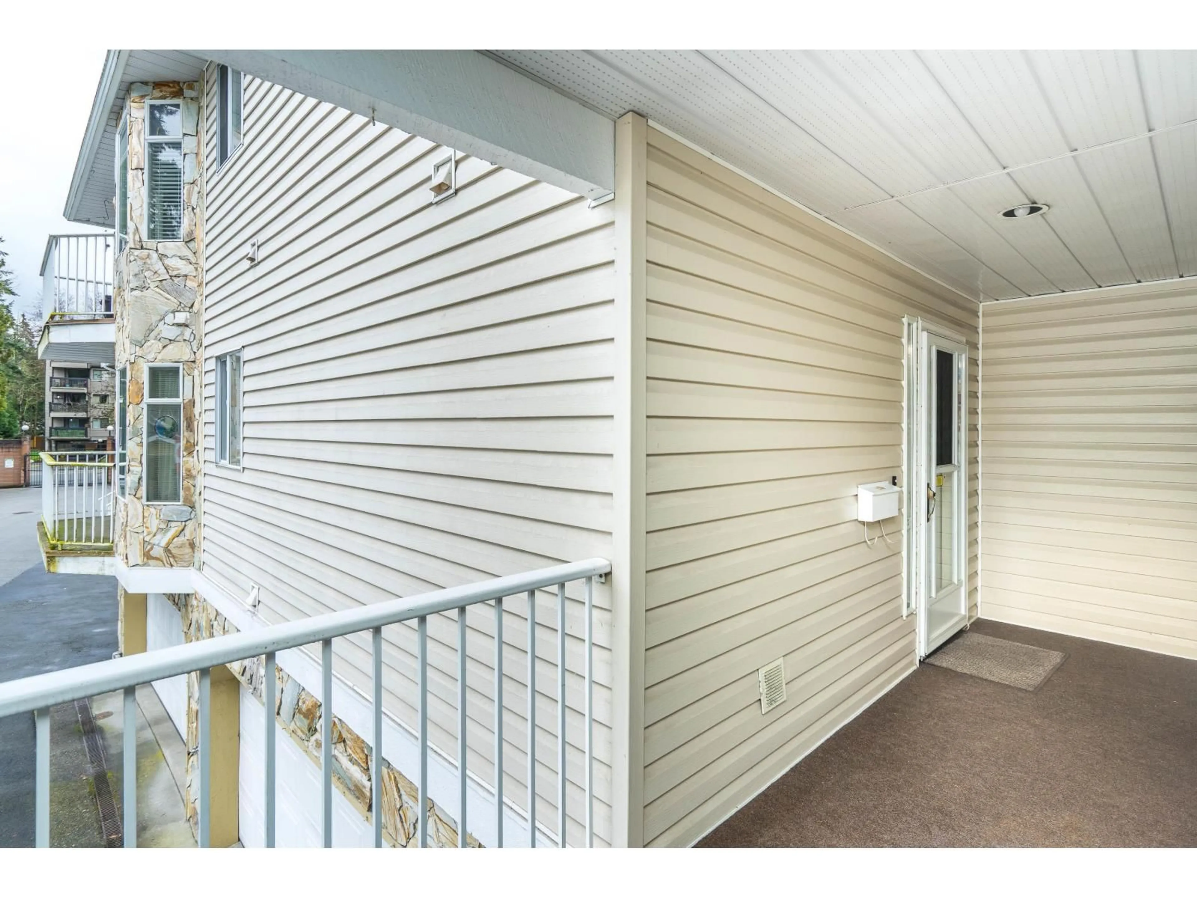 Indoor entryway for 110 - 10584 153 STREET, Surrey British Columbia V3R9V1