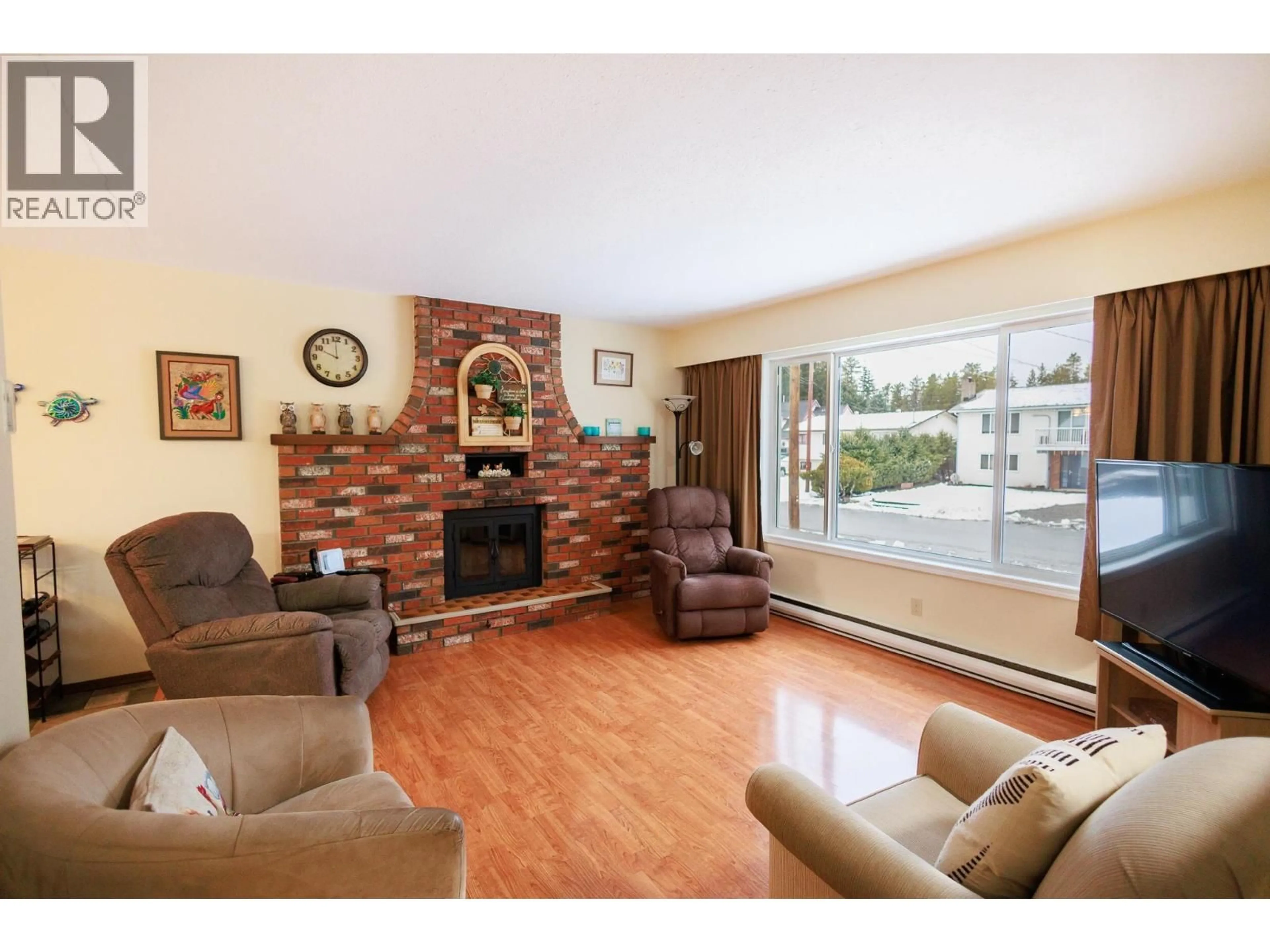 Living room with furniture, wood/laminate floor for 3627 COTTONWOOD CRESCENT, Terrace British Columbia V8G5C8