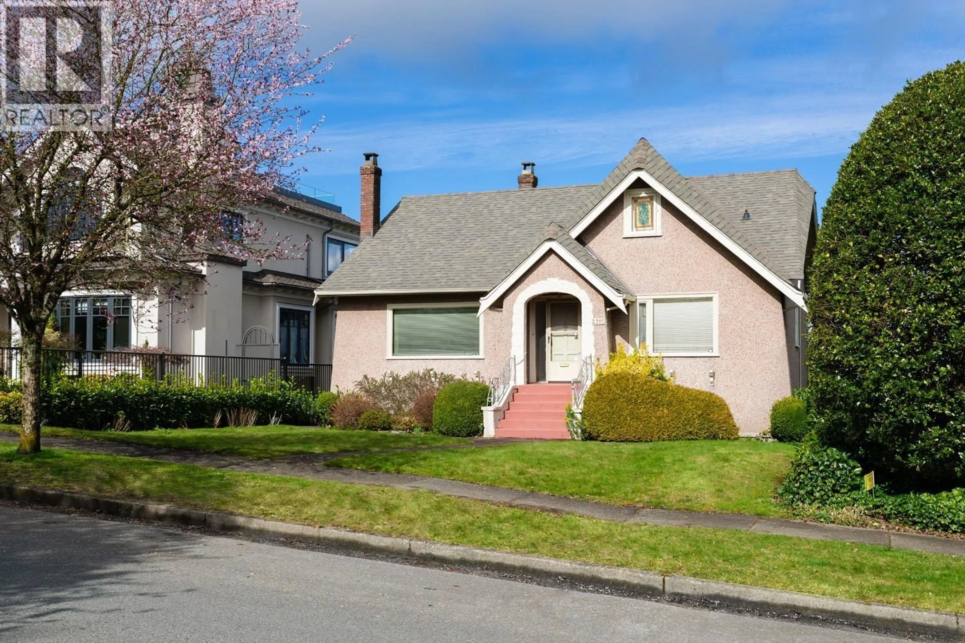 Home with vinyl exterior material, street for 2715 31ST AVENUE, Vancouver British Columbia V6L1Z9