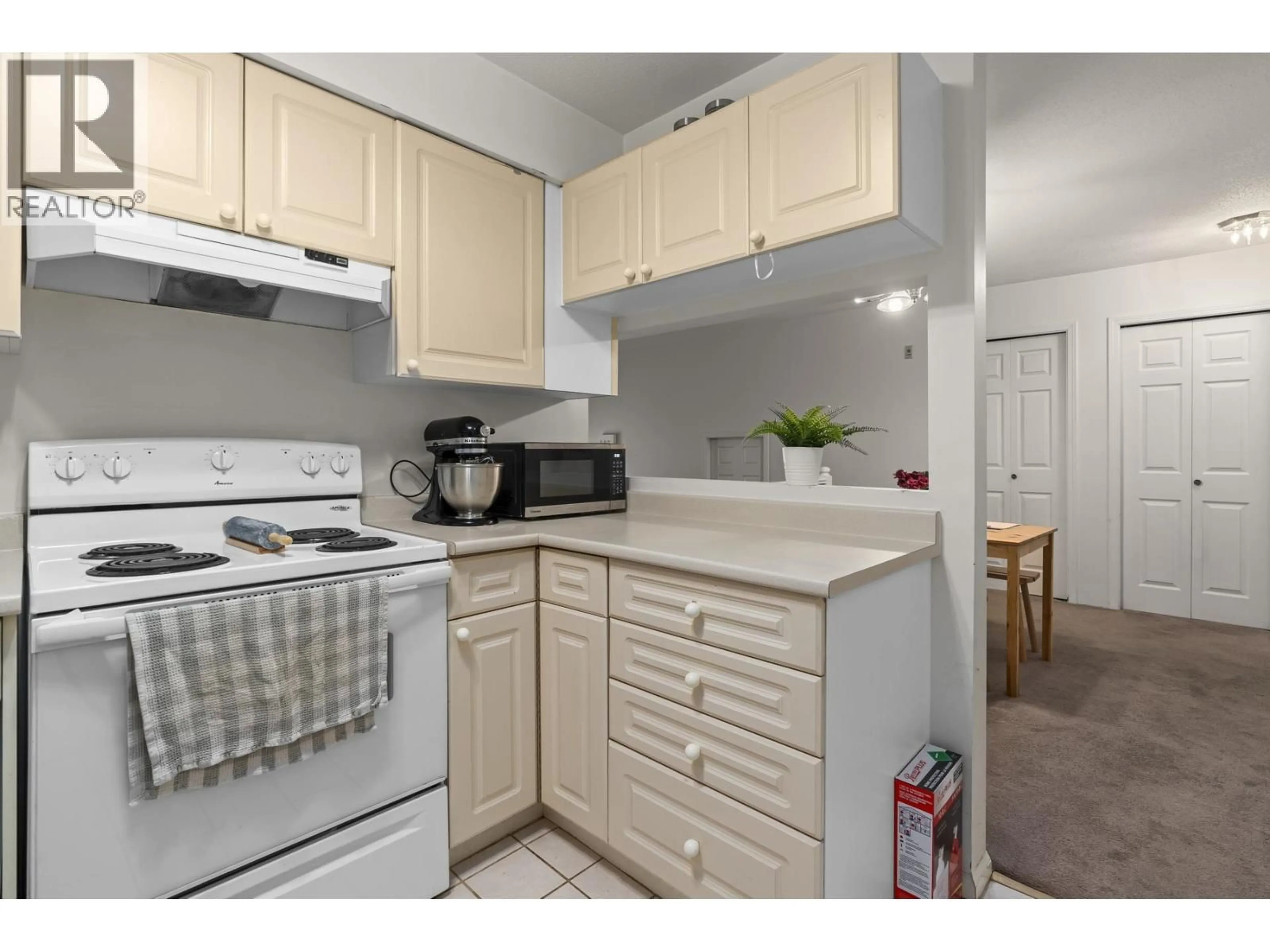 Standard kitchen, unknown for 202 - 7011 BLUNDELL ROAD, Richmond British Columbia V6Y1J5