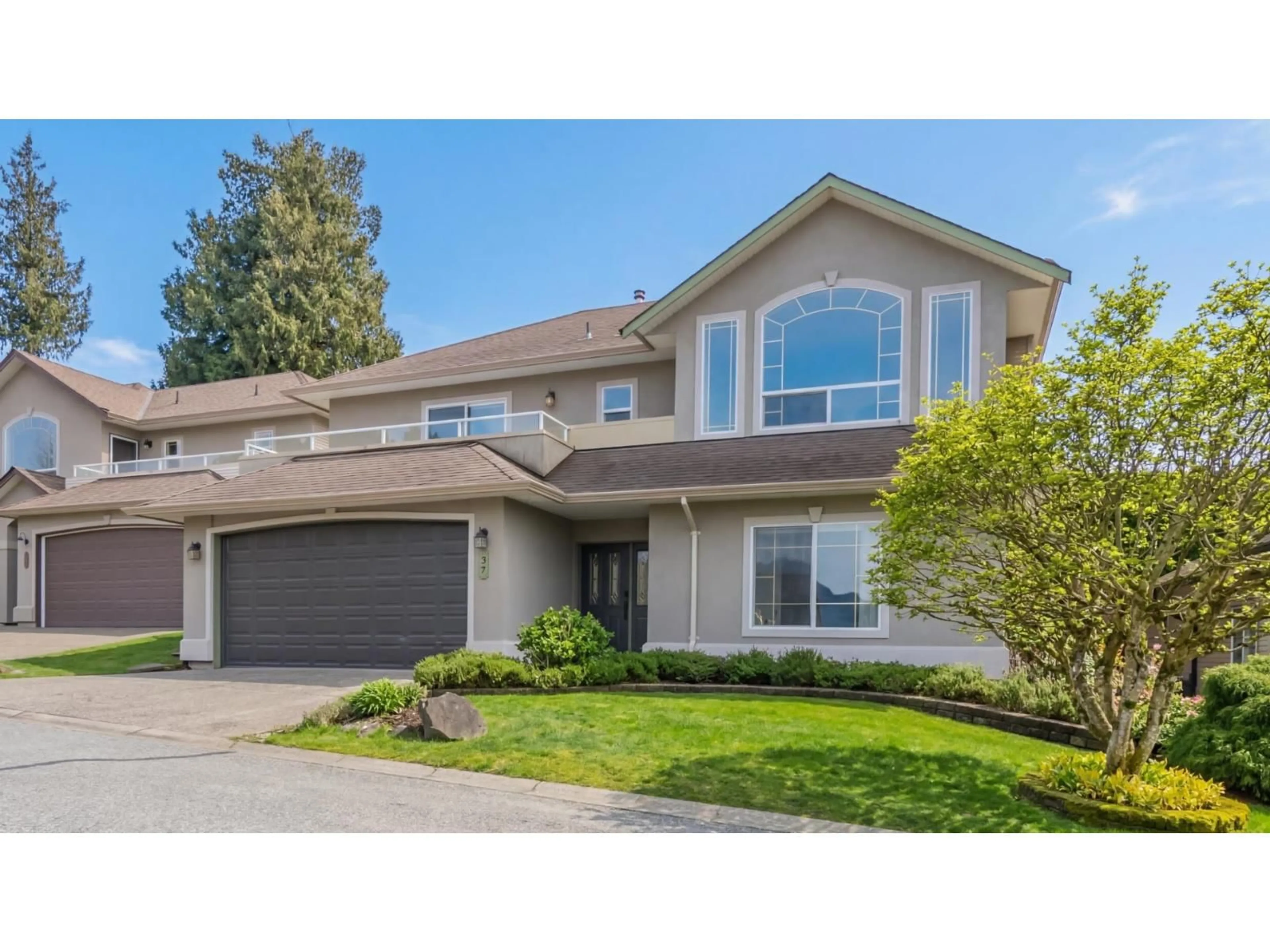 Home with vinyl exterior material, street for 37 - 47470 CHARTWELL DRIVE, Chilliwack British Columbia V2P8A2
