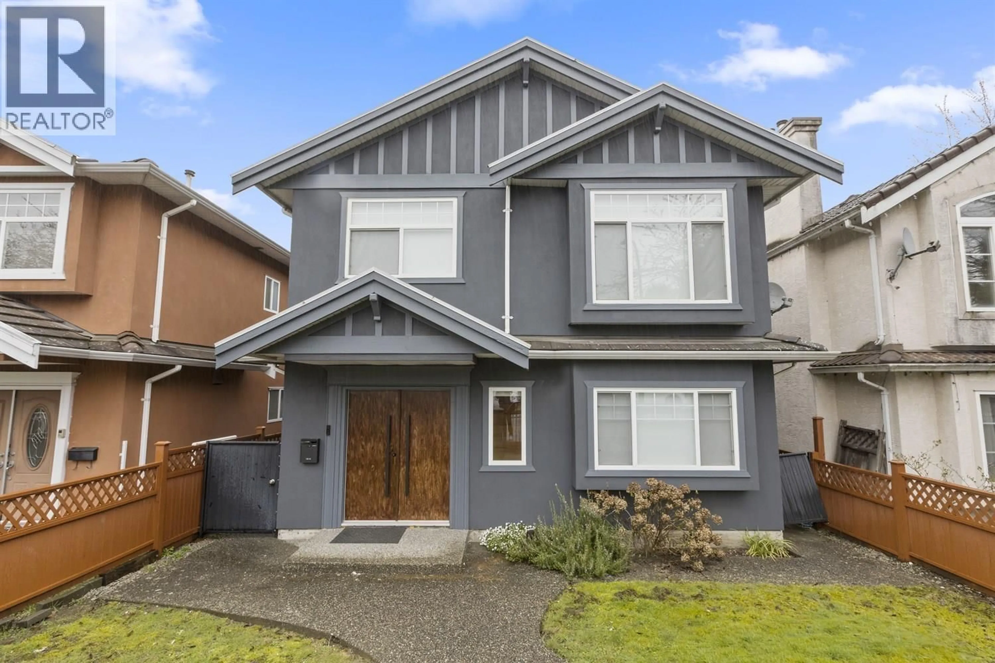 Home with vinyl exterior material, street for 4465 CAMBRIDGE STREET, Burnaby British Columbia V5C1H6