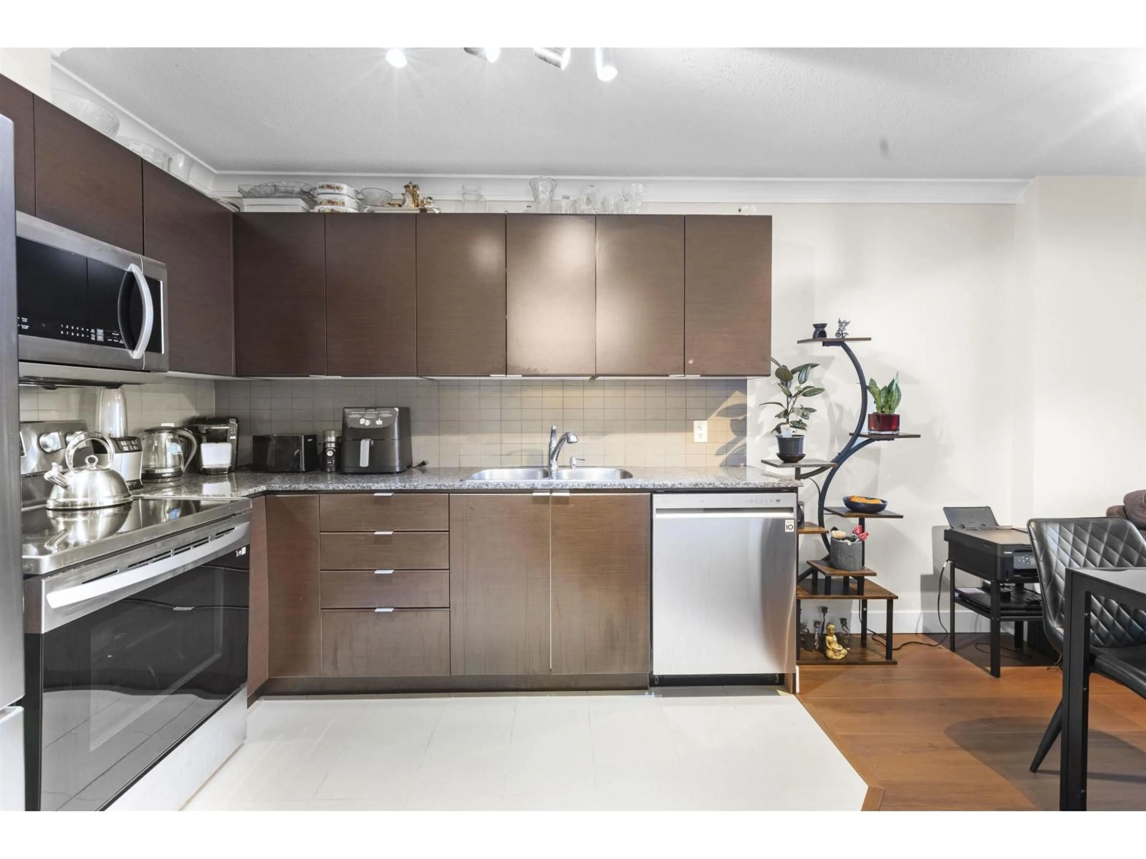 Standard kitchen, unknown for 3001 - 13618 100 AVENUE, Surrey British Columbia V3T0A8