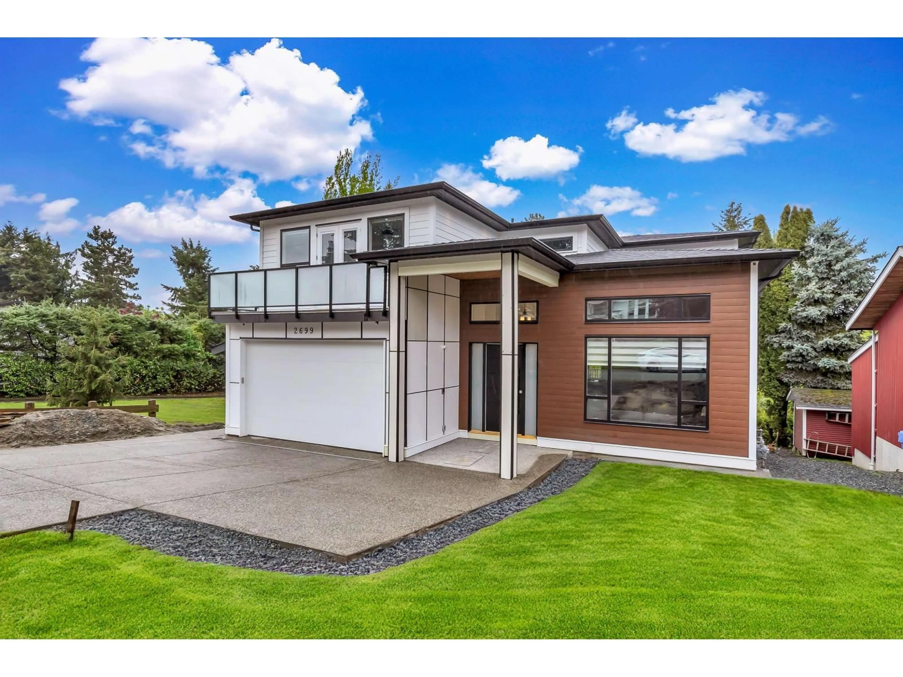 Home with vinyl exterior material, street for 2699 VALEMONT CRESCENT, Abbotsford British Columbia V2T3V6