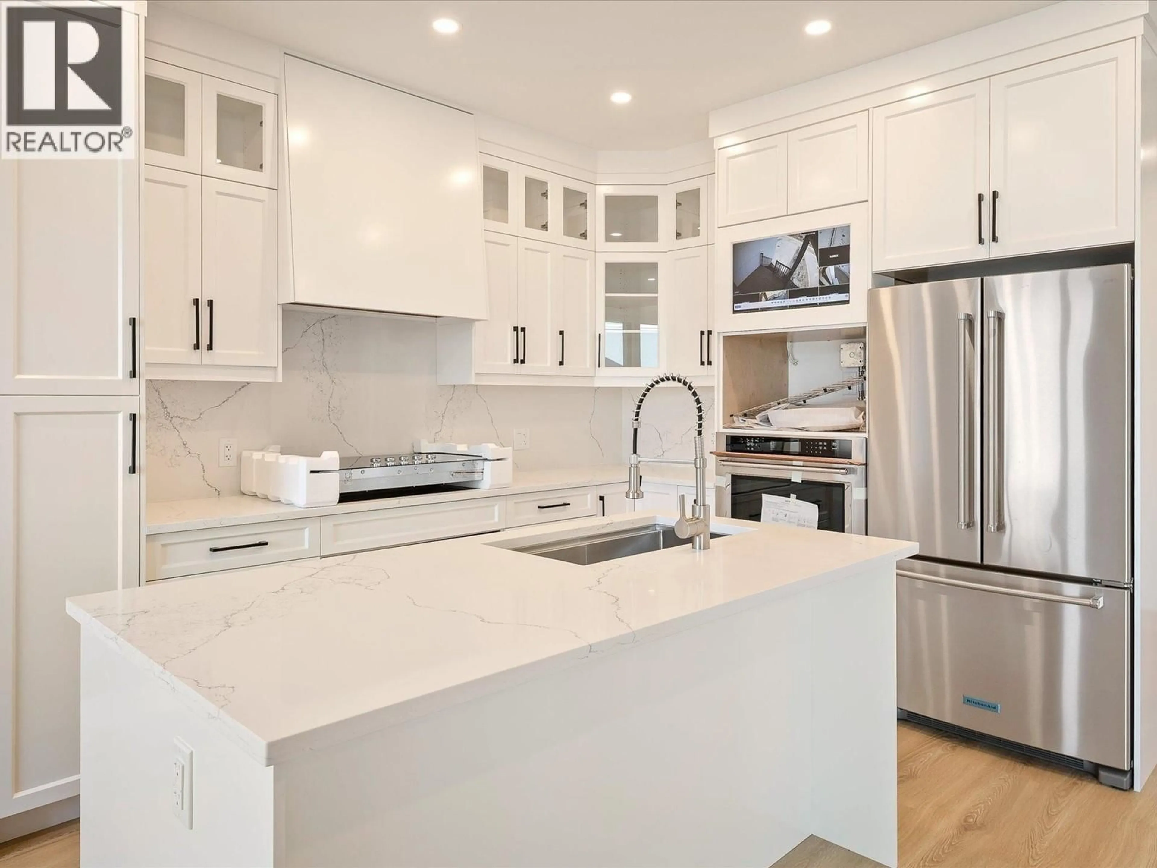 Contemporary kitchen, ceramic/tile floor for 1006 PHARE CRESCENT CRESCENT, Pemberton British Columbia V0N2L0