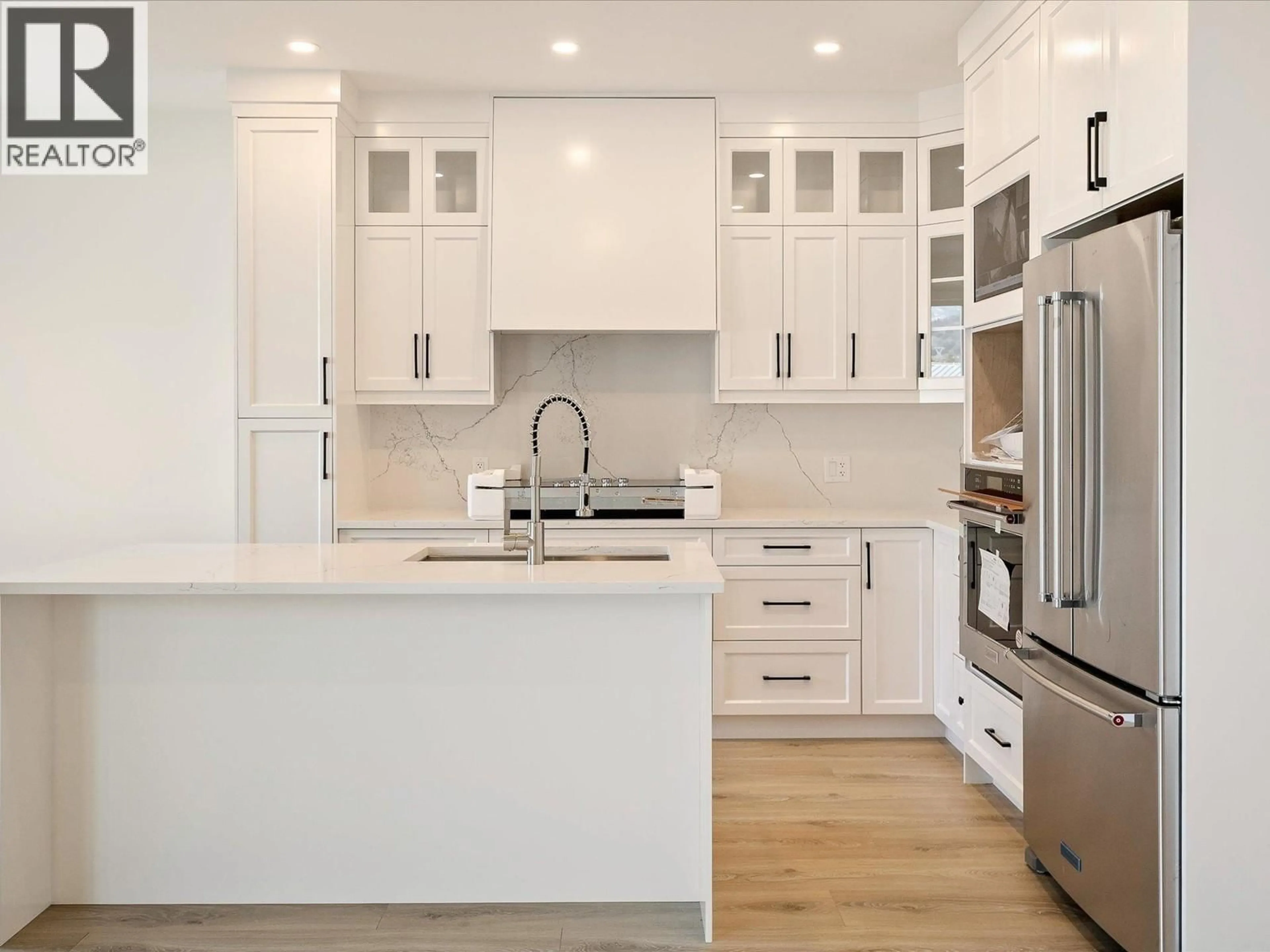 Contemporary kitchen, unknown for 1006 PHARE CRESCENT CRESCENT, Pemberton British Columbia V0N2L0