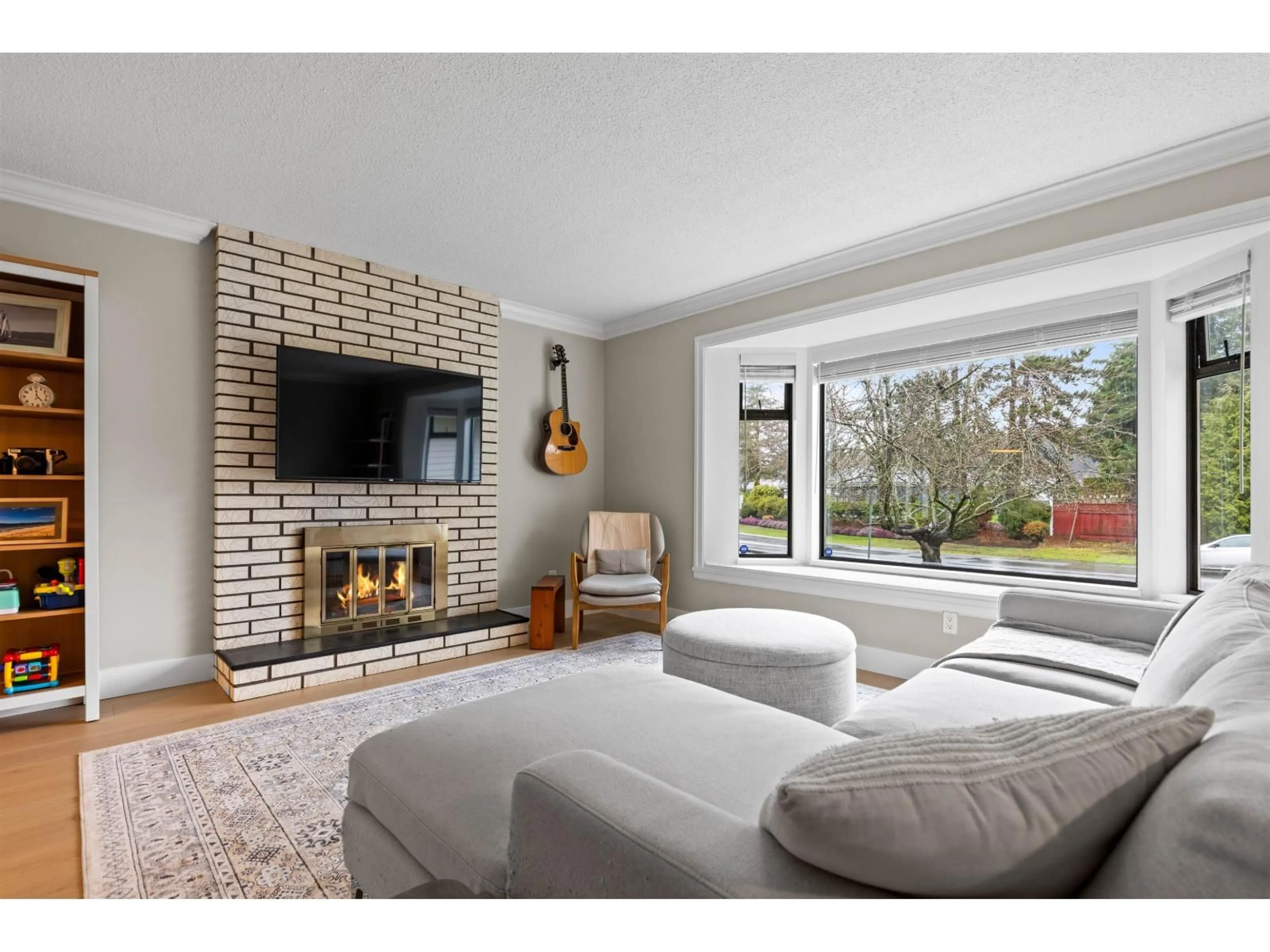 Living room with furniture, unknown for 14304 18 AVENUE, Surrey British Columbia V4A7G2