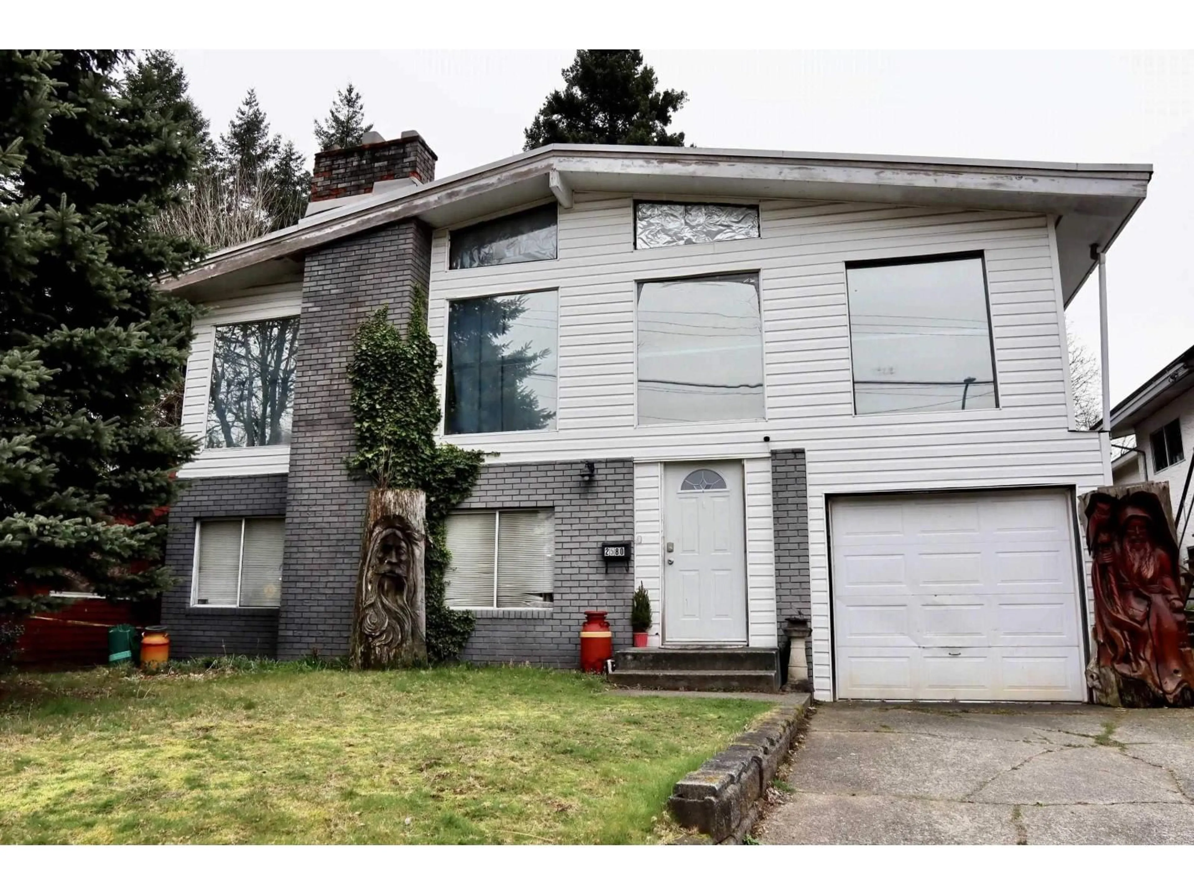 Home with vinyl exterior material, street for 2580 CAMPBELL AVENUE, Abbotsford British Columbia V2S4A4