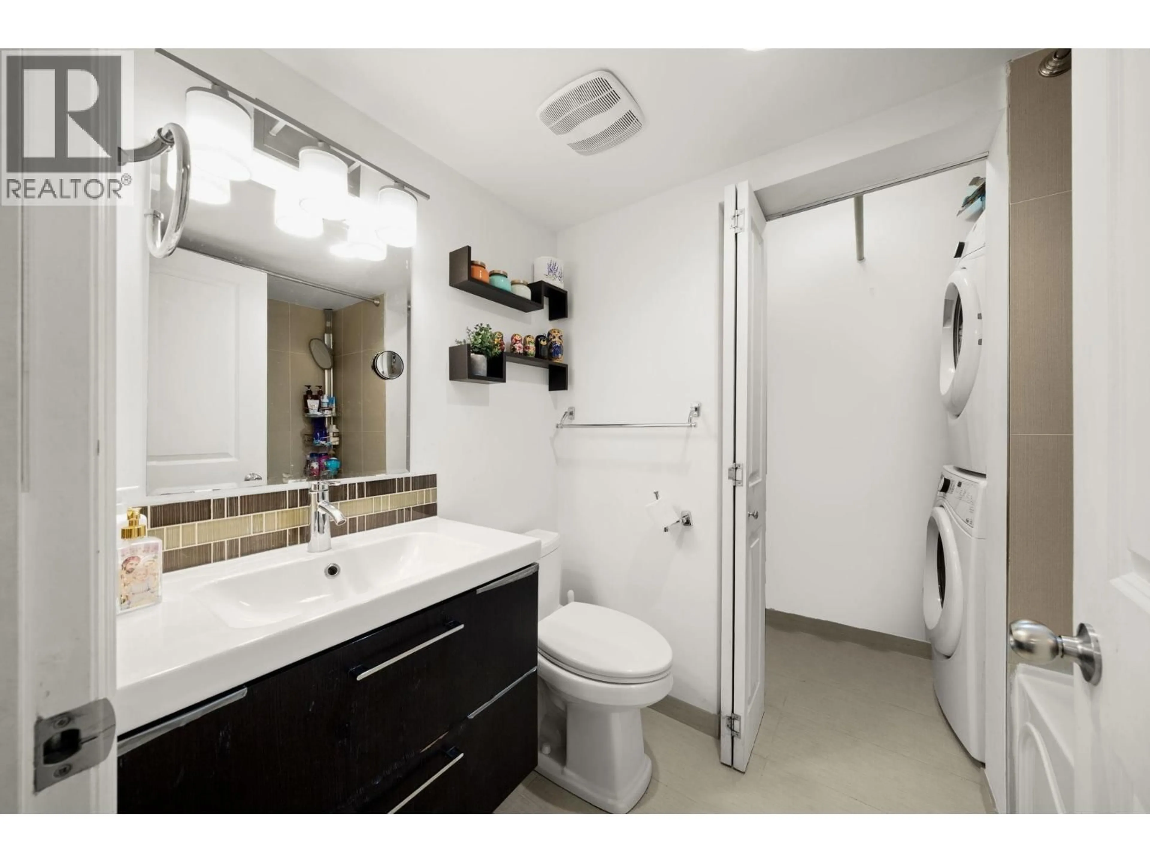 Standard bathroom, ceramic/tile floor for 9521 CARDSTON COURT, Burnaby British Columbia V3N4R8